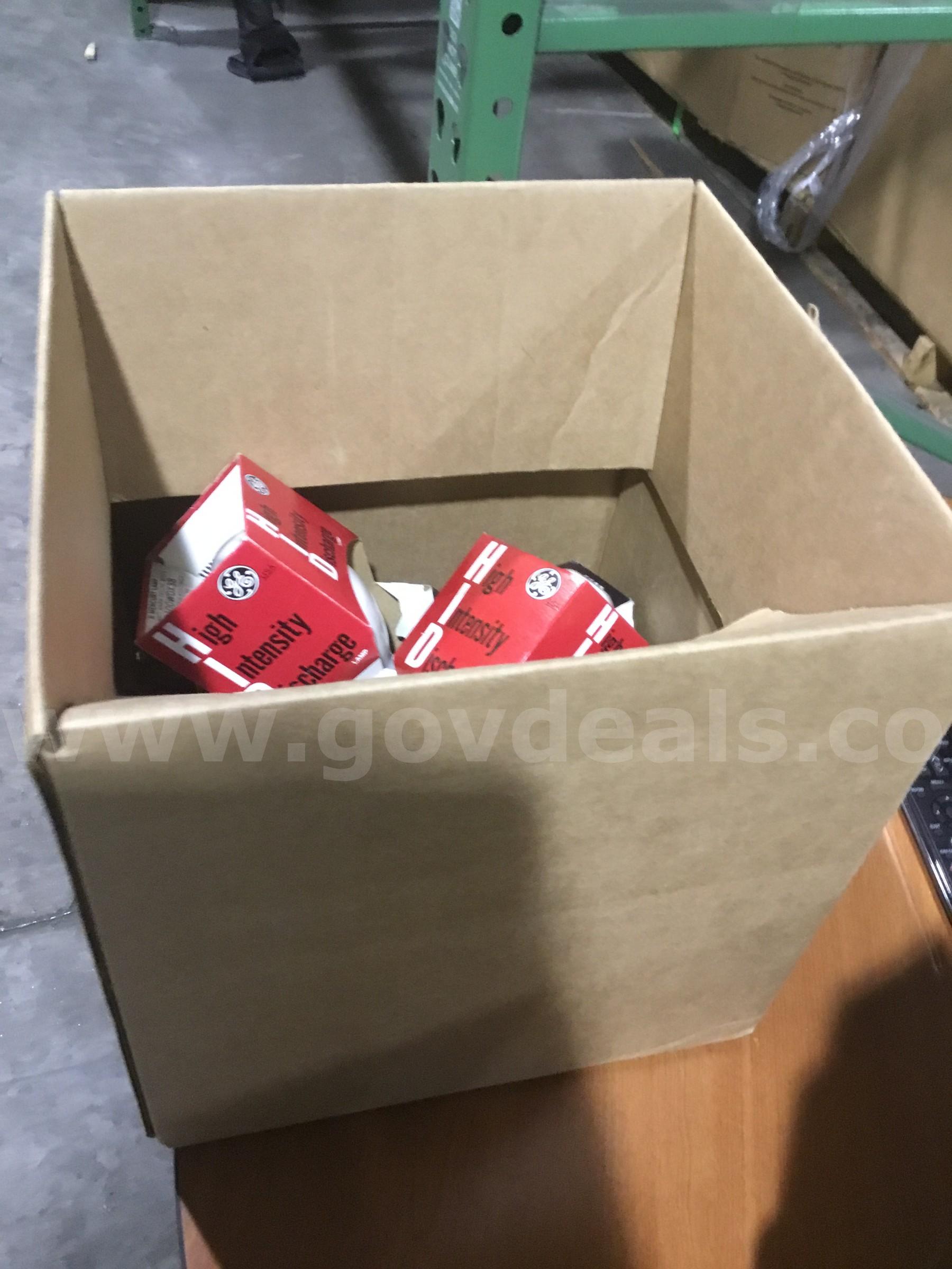 4 R100 light bulbs  "DH"  R100 Government Surplus Auction - Photo #3
