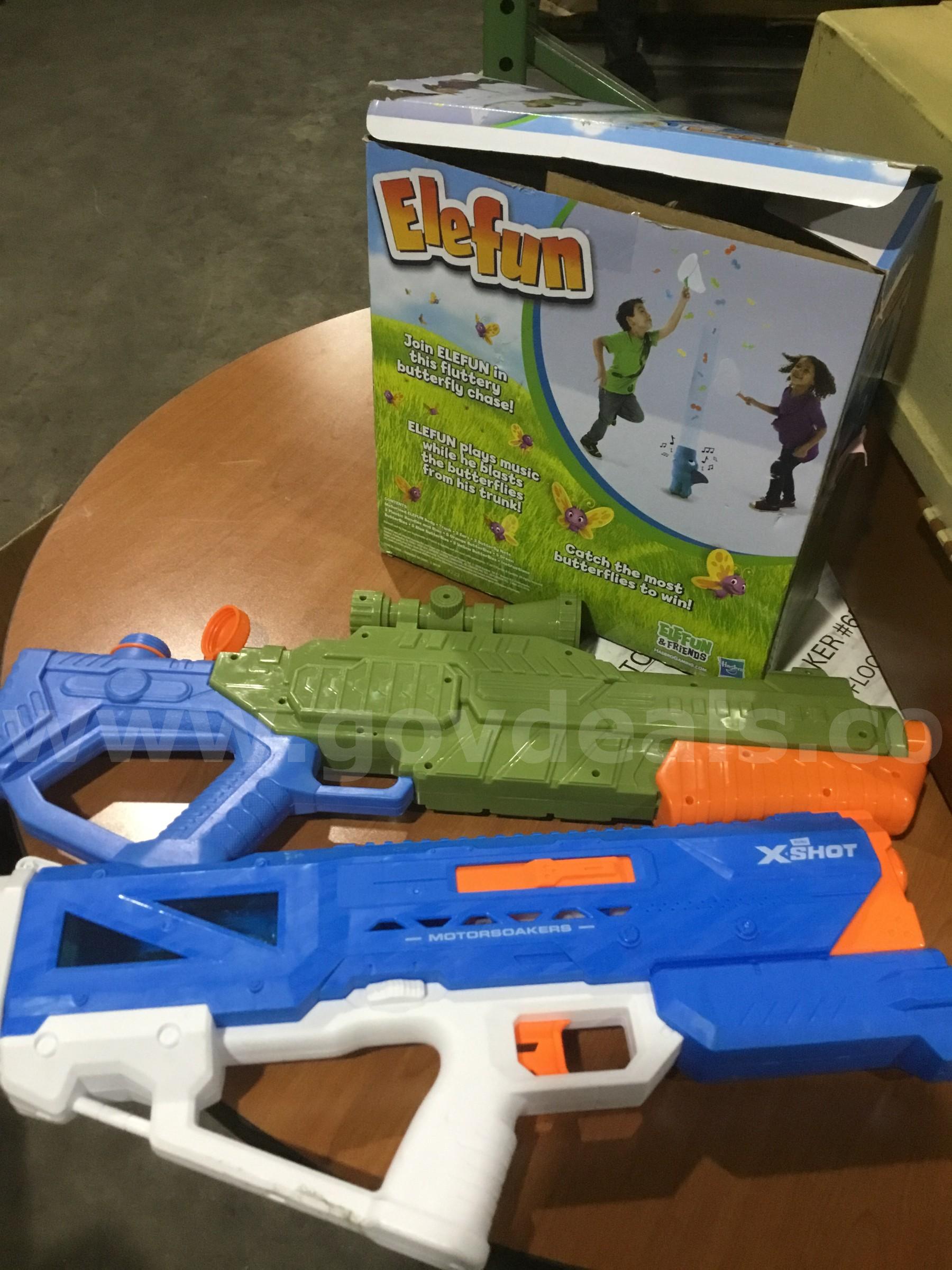 Ele fun game, 2 plastic toy guns  "DH"   Government Surplus Auction - Primary Photo