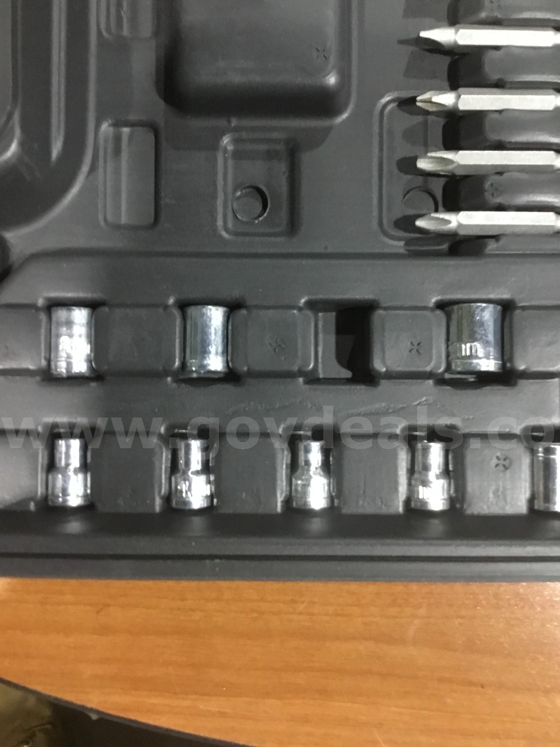 Lot of items-torque wrench, battery packs, & a drill bit set  "DH"   Government Surplus Auction - Photo #3