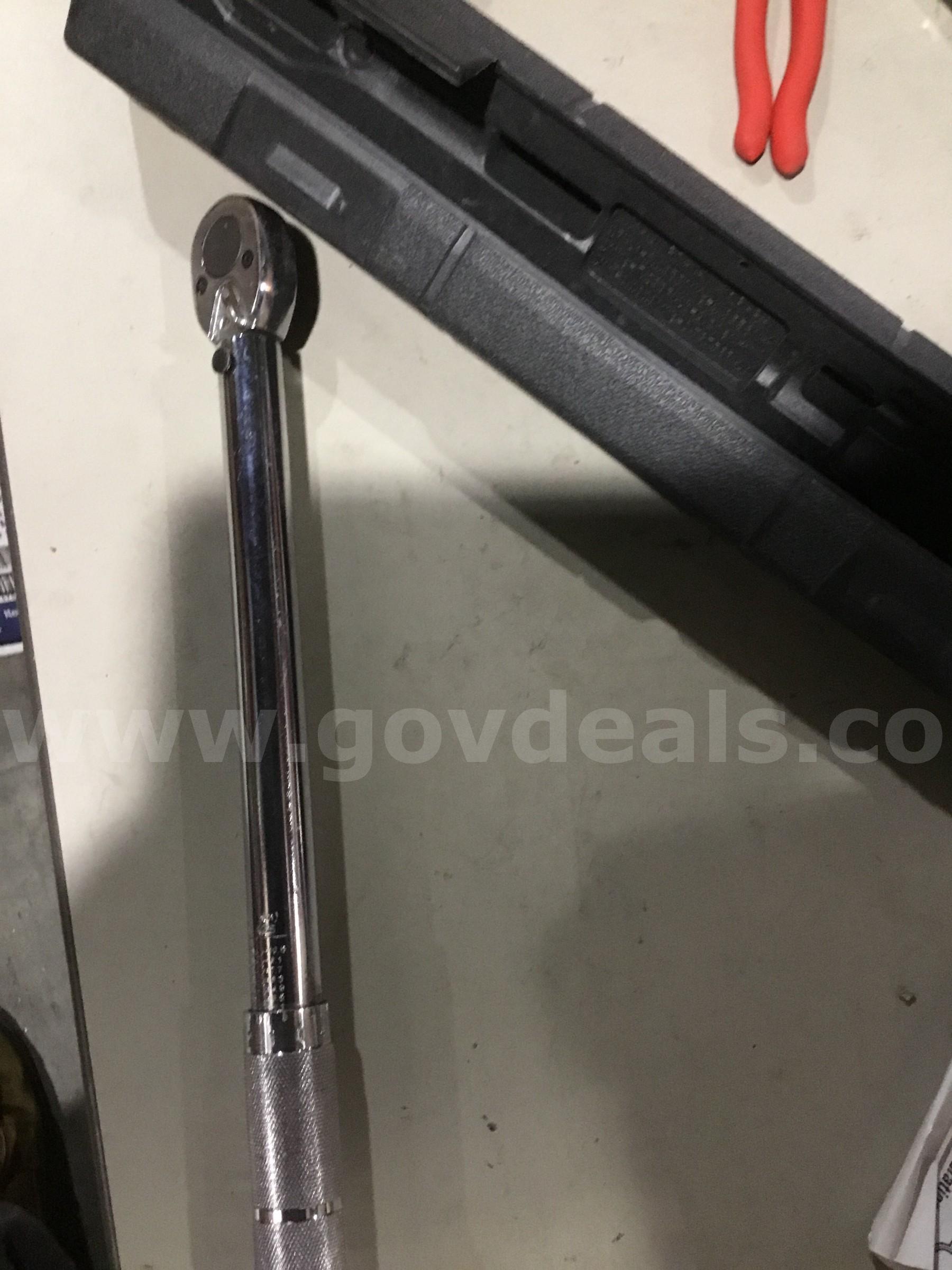 Lot of items-lime green & black drill gun (NO BATTERY INCLUDED)  "DH"   Government Surplus Auction - Photo #6