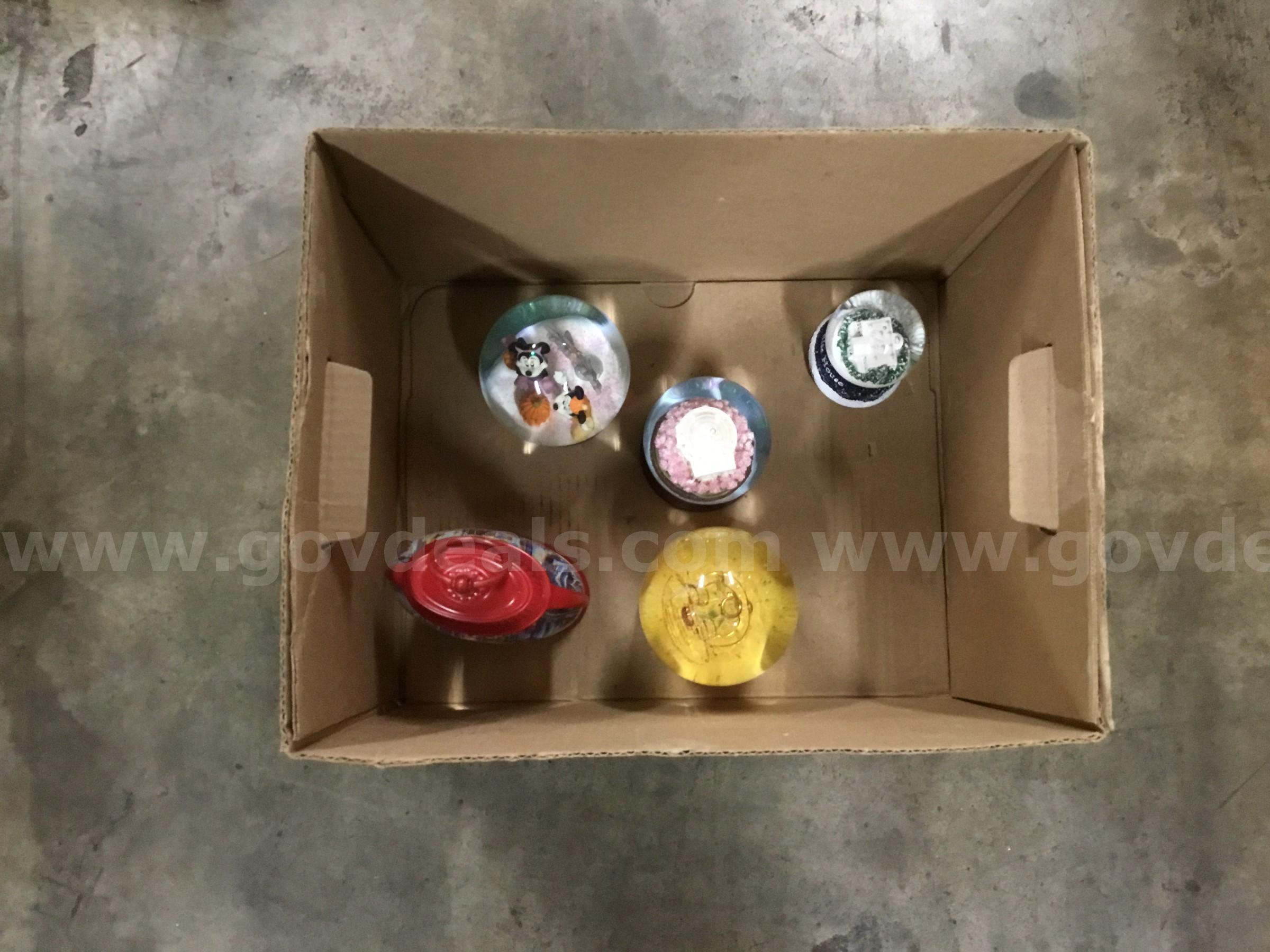 1 Lot of Assorted Snow Globes   Government Surplus Auction - Primary Photo