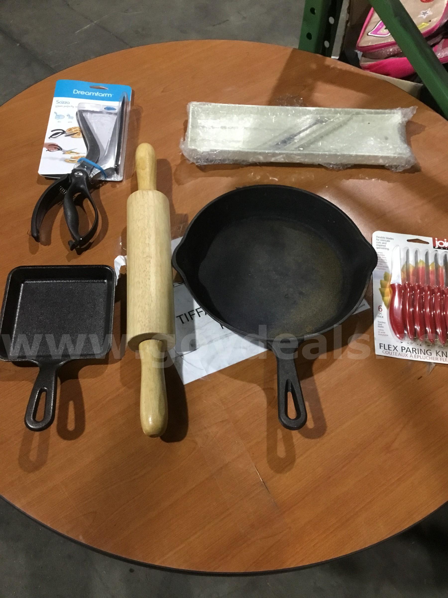 Lot of items-6 red paring knives  "DH"
