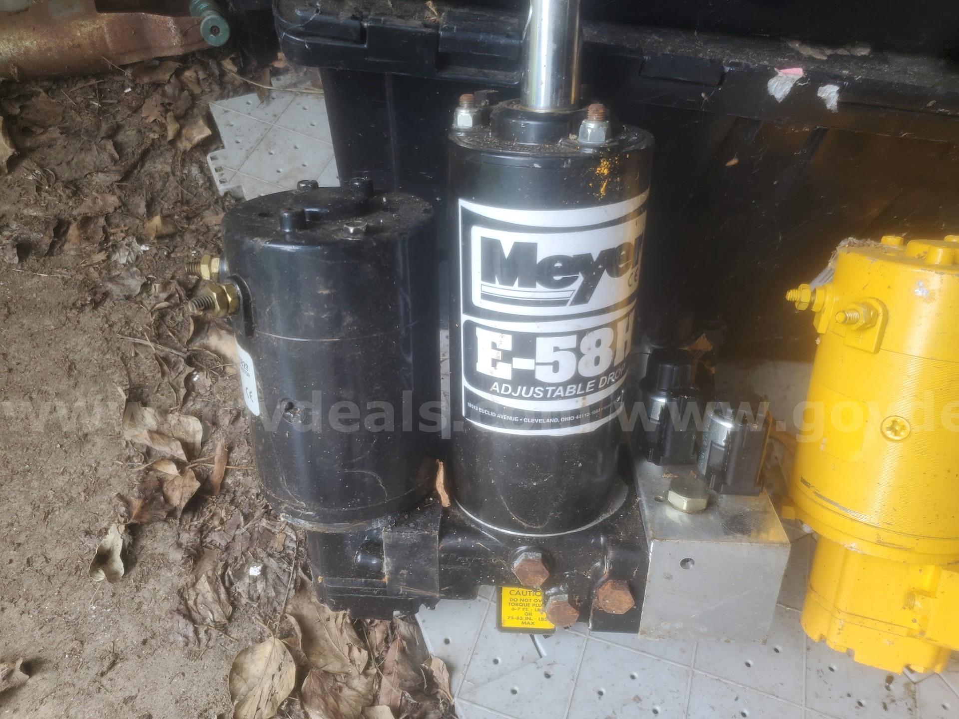 Meyer Snow Plow Hydraulic Pump Lot - 8 Units E-58H Meyer Government Surplus Auction - Primary Photo