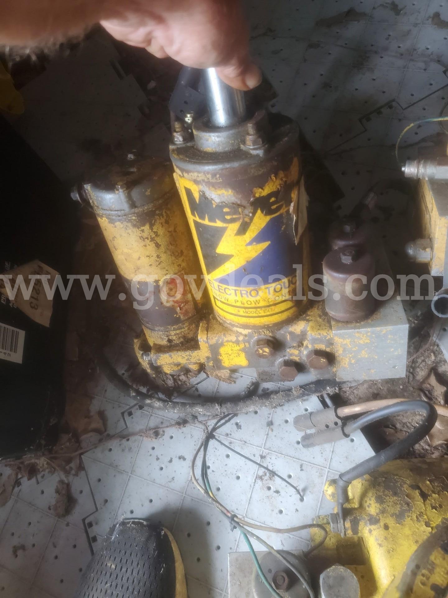 Meyer Snow Plow Hydraulic Pump Lot - 8 Units E-58H Meyer Government Surplus Auction - Photo #2