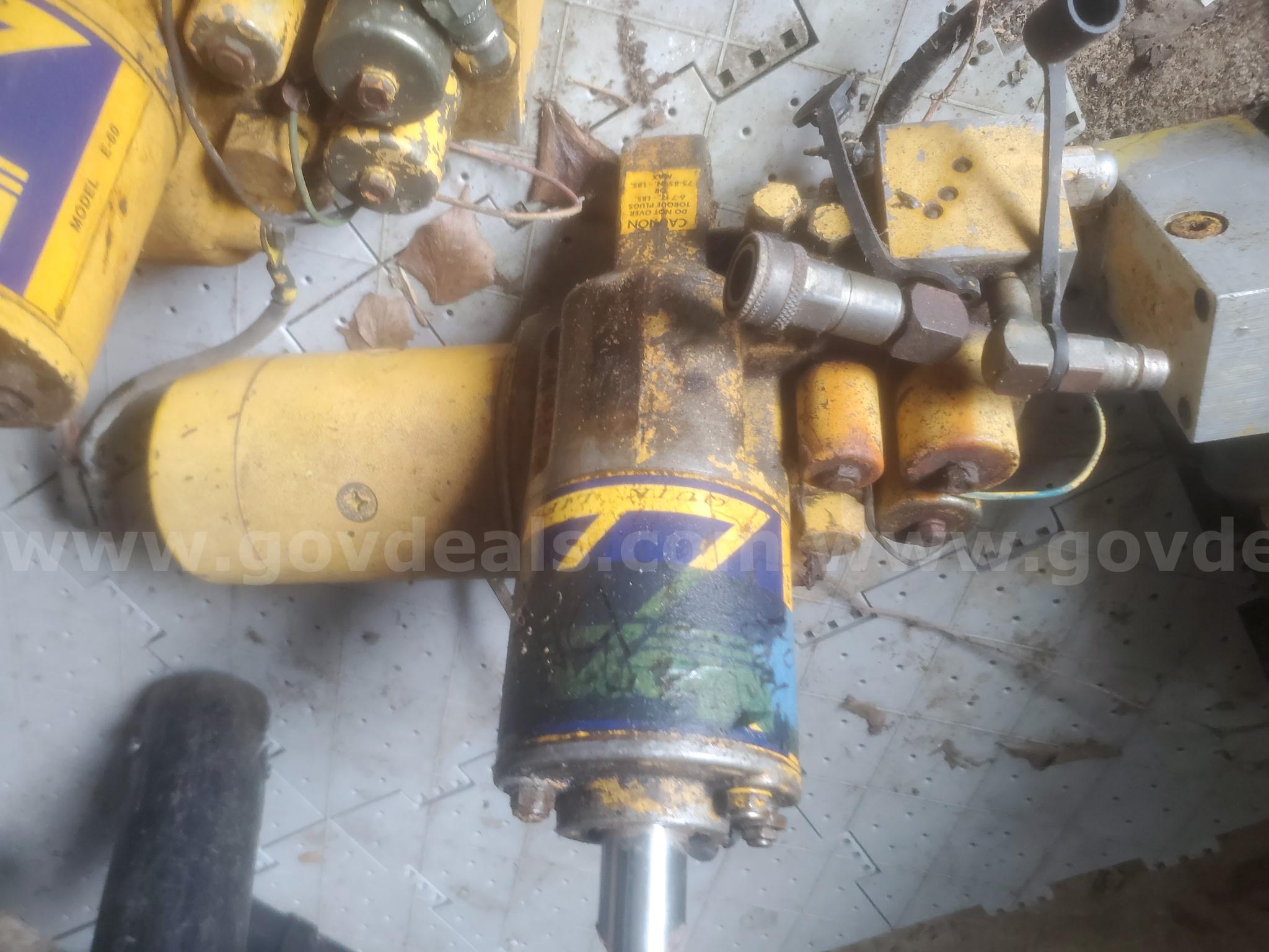 Meyer Snow Plow Hydraulic Pump Lot - 8 Units E-58H Meyer Government Surplus Auction - Photo #4