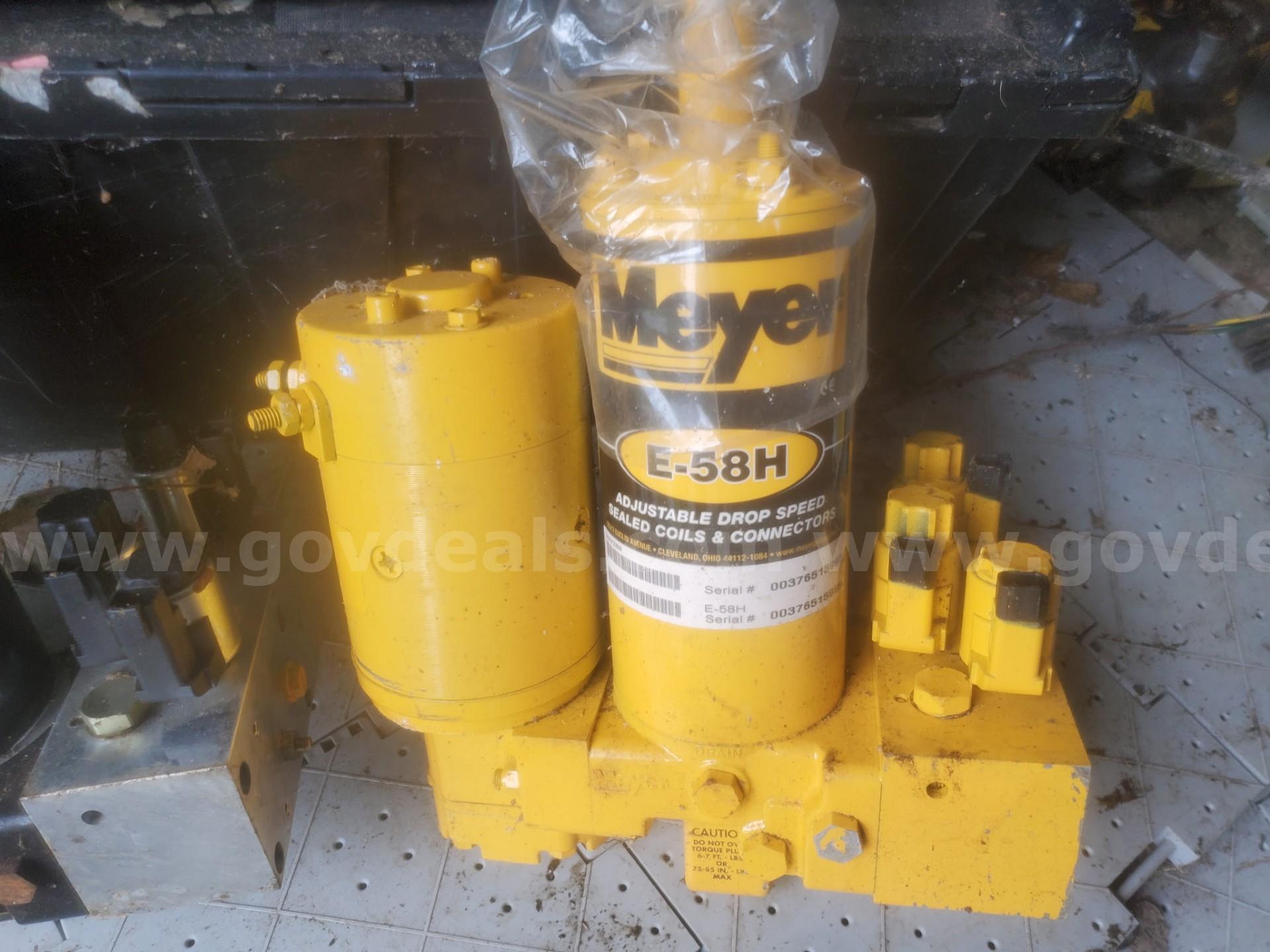 Meyer Snow Plow Hydraulic Pump Lot - 8 Units E-58H Meyer Government Surplus Auction - Photo #5