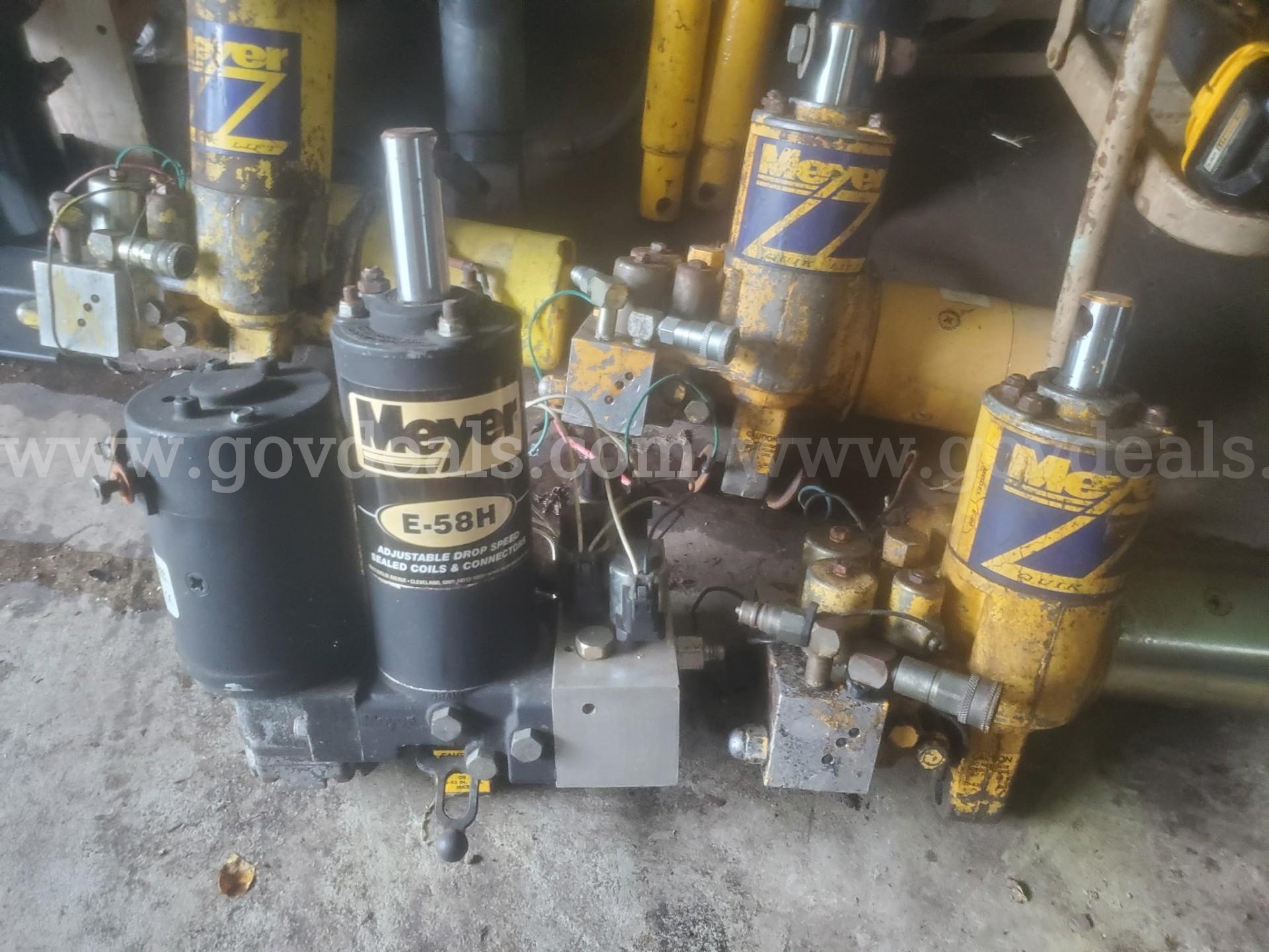 Meyer Snow Plow Hydraulic Pump Lot - 8 Units E-58H Meyer Government Surplus Auction - Photo #6