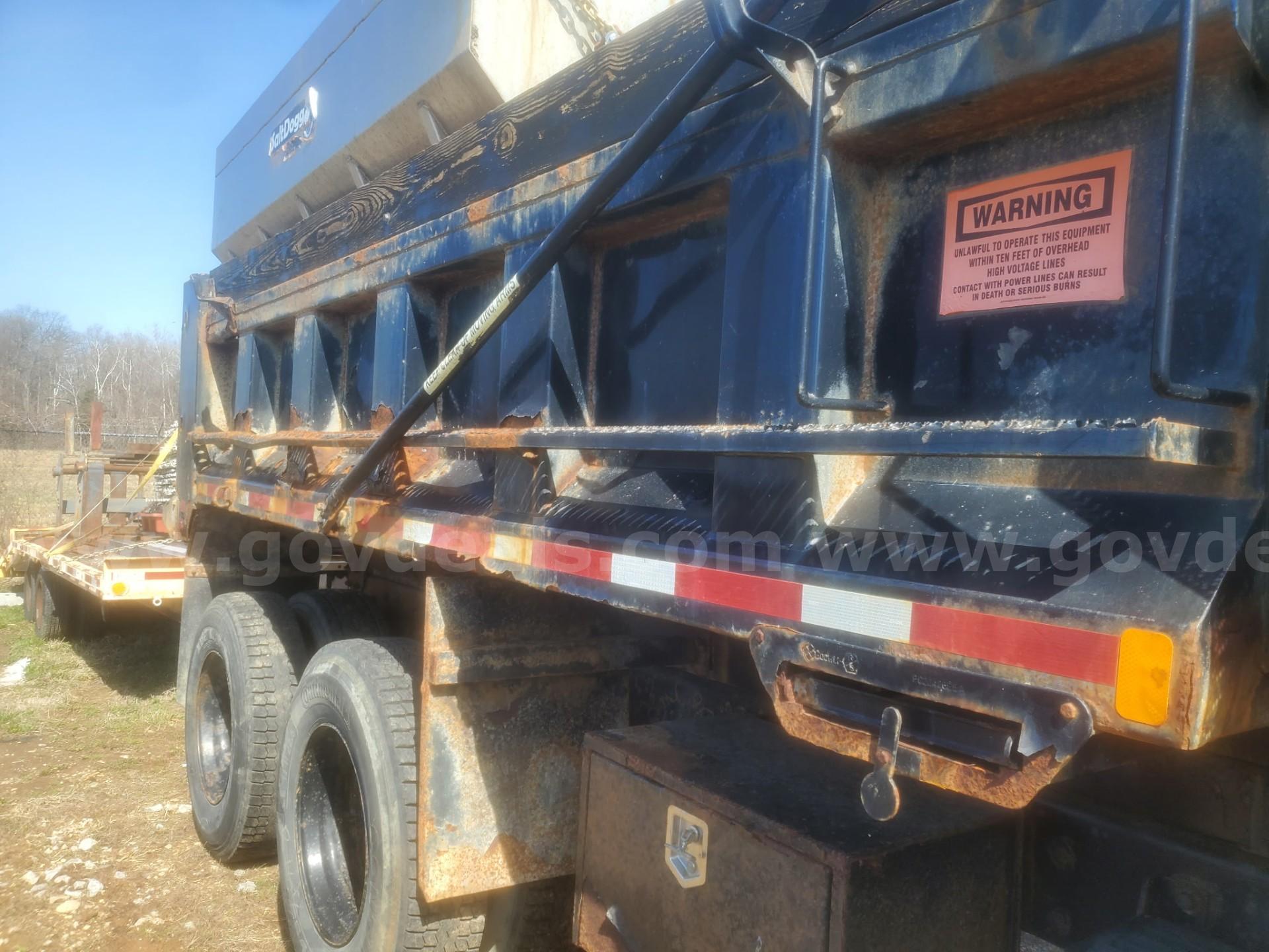2012 International WorkStar 7600 Tandem Axle Dump Truck w/ 8-Yard Hydraulic Spreader International 7600 Government Surplus Auction - Photo #5