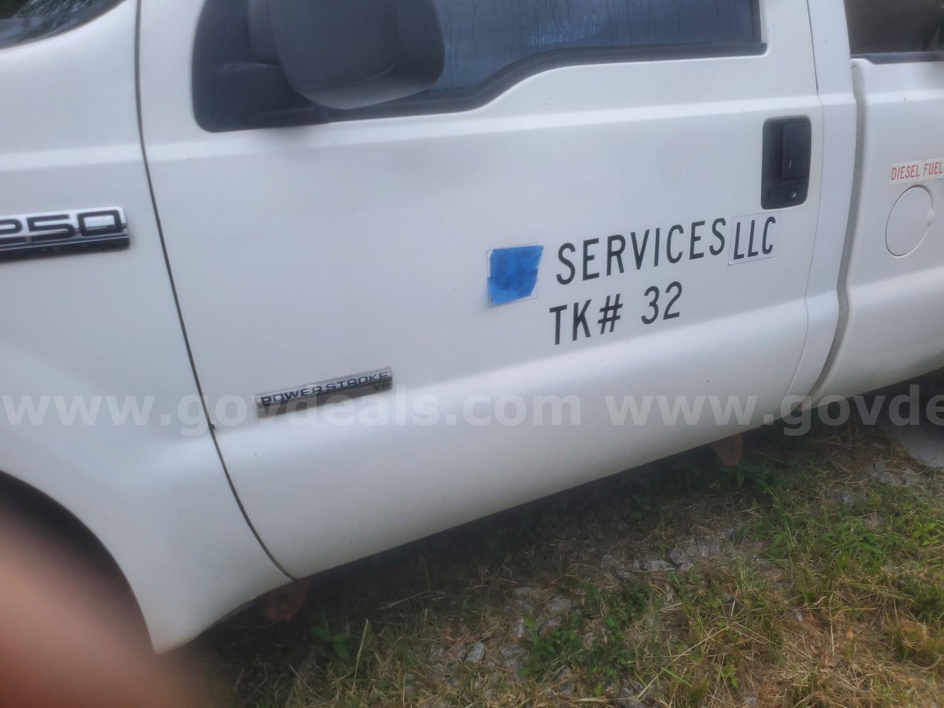 2006 Ford F-250 SD (needs repair) Ford F-250 Government Surplus Auction - Photo #6