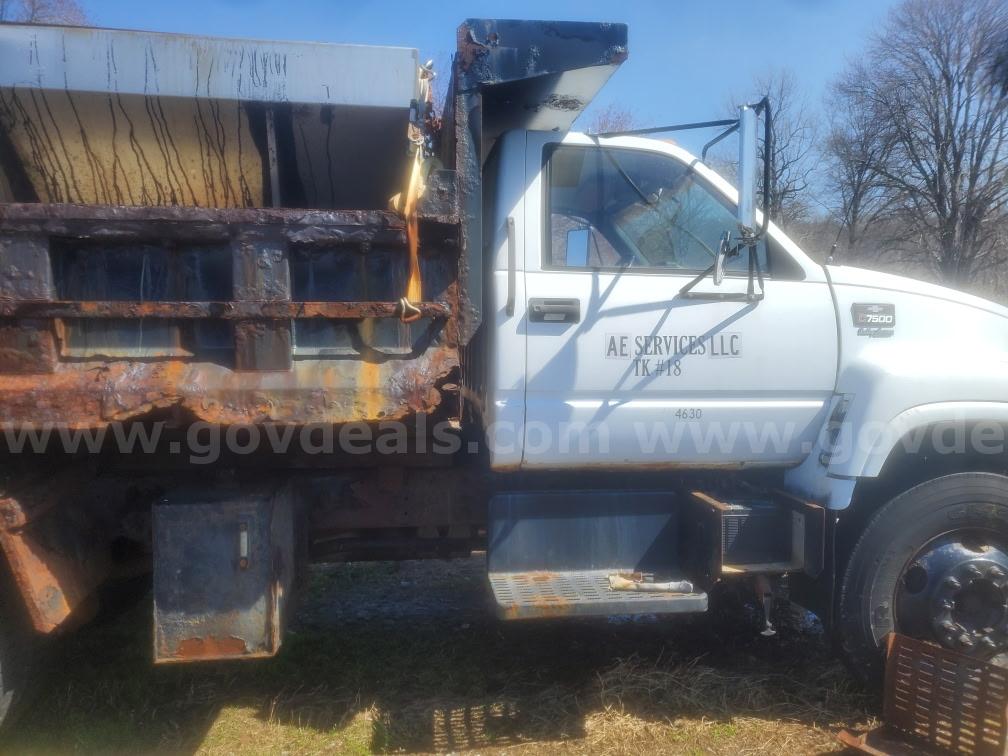 1999 Chevrolet 7500 dump truck with 5YD salt spreader Chevrolet 7500 Government Surplus Auction - Photo #2