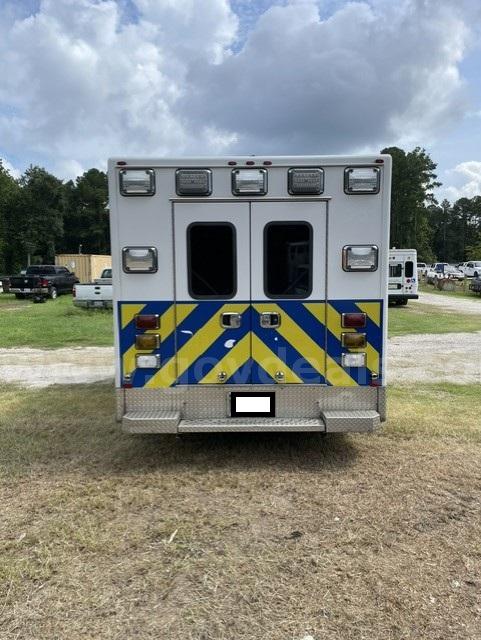 Retired ambulance Ford E-350 Government Surplus Auction - Photo #6