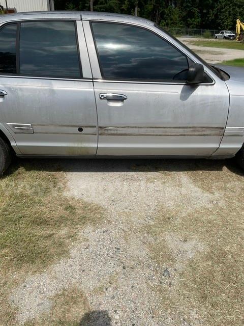 2003 Ford Crown Victoria Ford Crown Victoria Government Surplus Auction - Photo #3