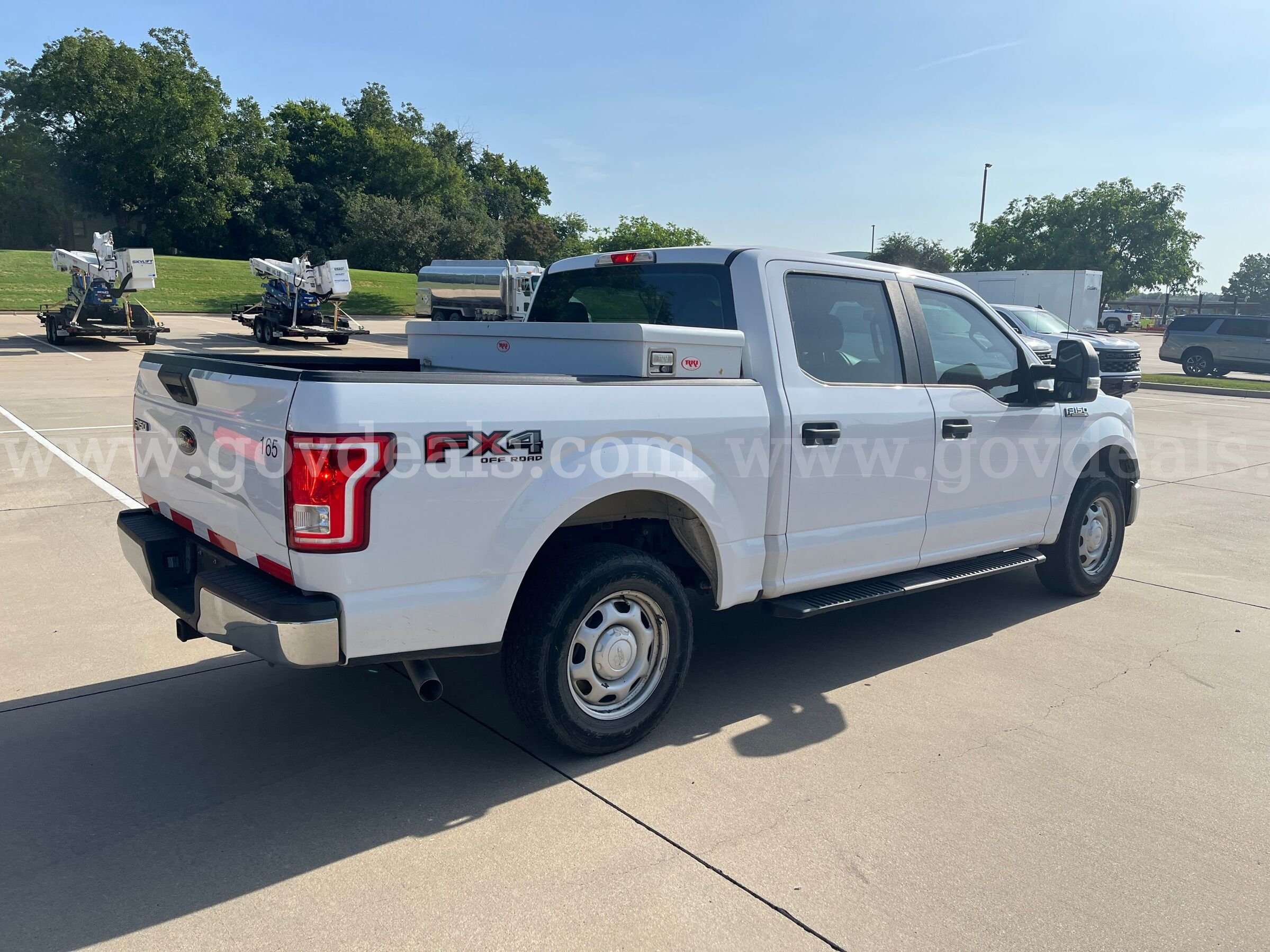 2017 Ford F-150 XL 4x4 Super Crew Cab Pickup Ford F-150 Government Surplus Auction - Photo #3