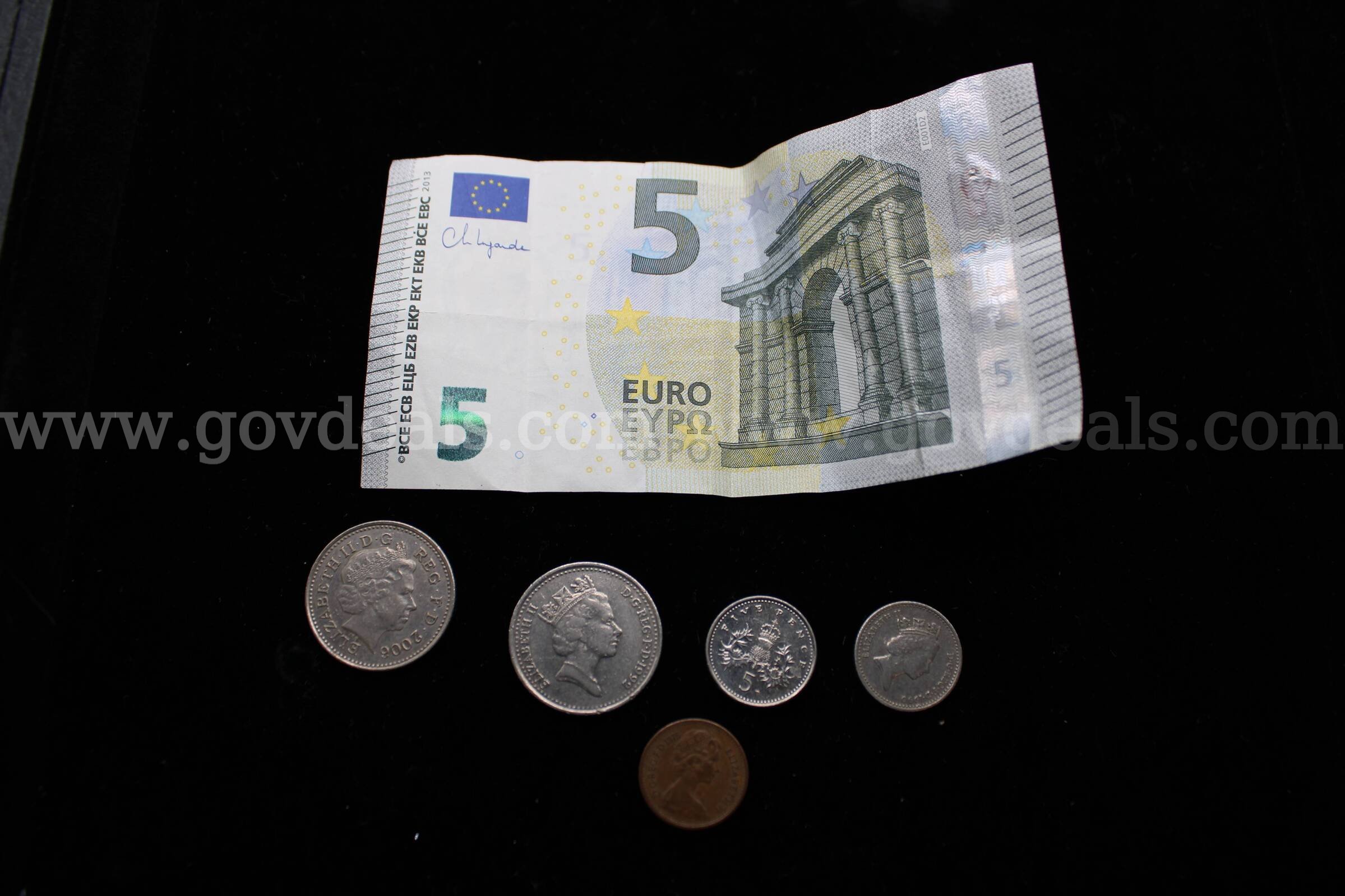 Foreign bill (1) Foreign coins (5)   Government Surplus Auction - Primary Photo