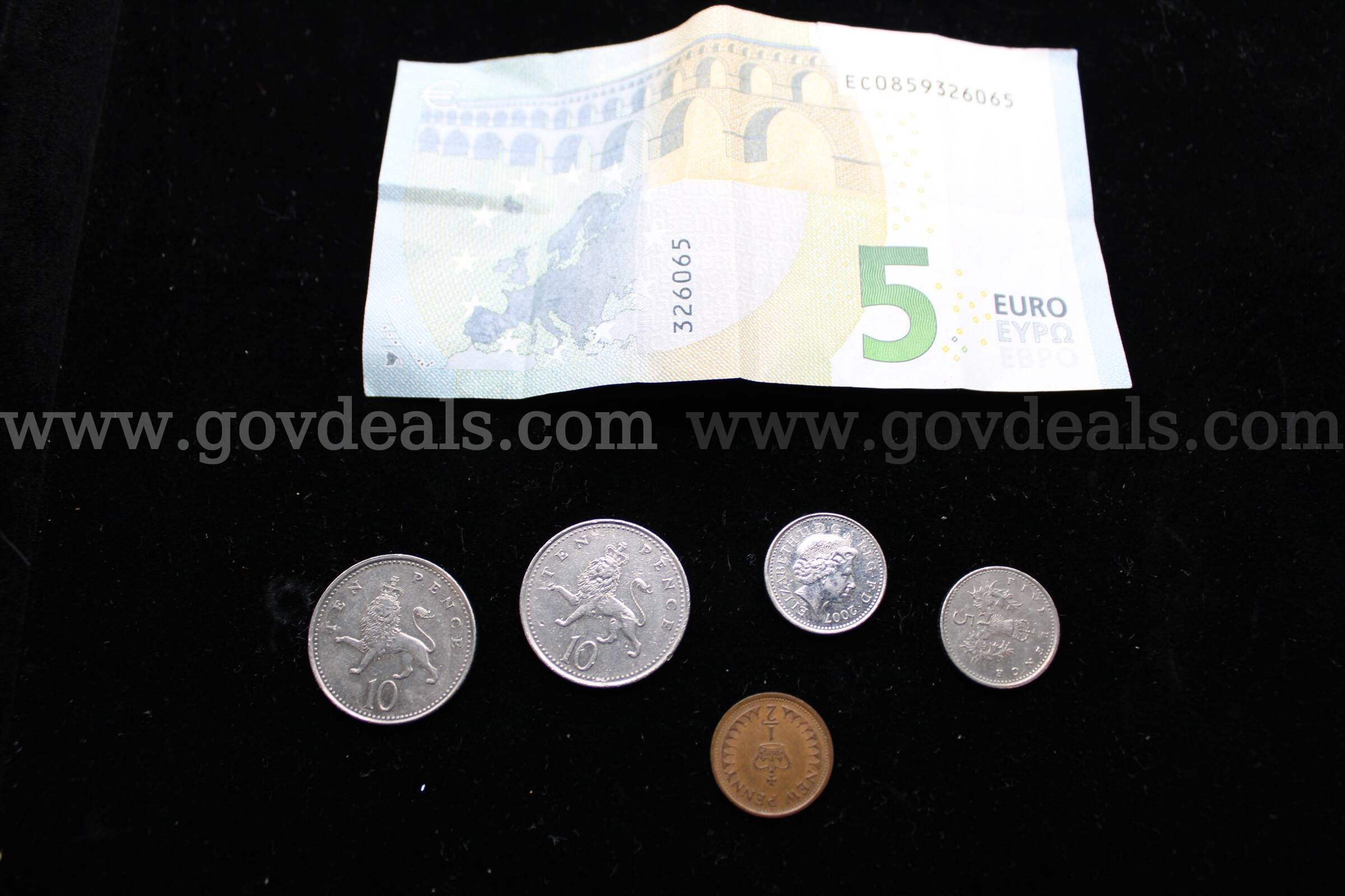 Foreign bill (1) Foreign coins (5)   Government Surplus Auction - Photo #2
