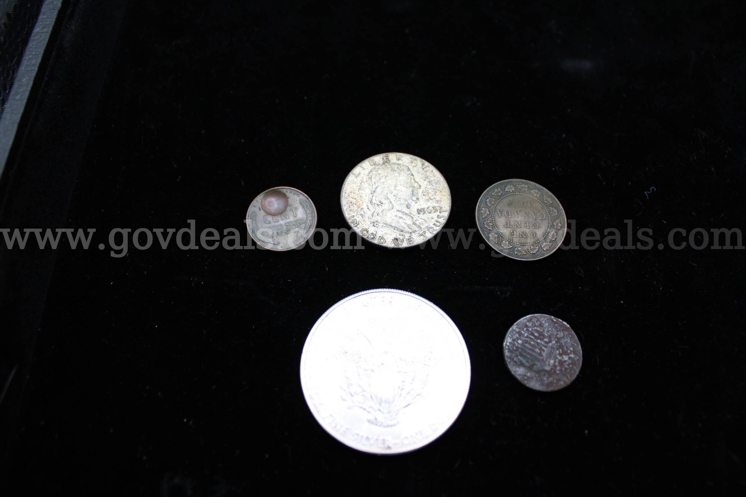 PENNY (1); FOREIGN (2); HALF DOLLAR (1); $1 COIN (1)   Government Surplus Auction - Photo #2