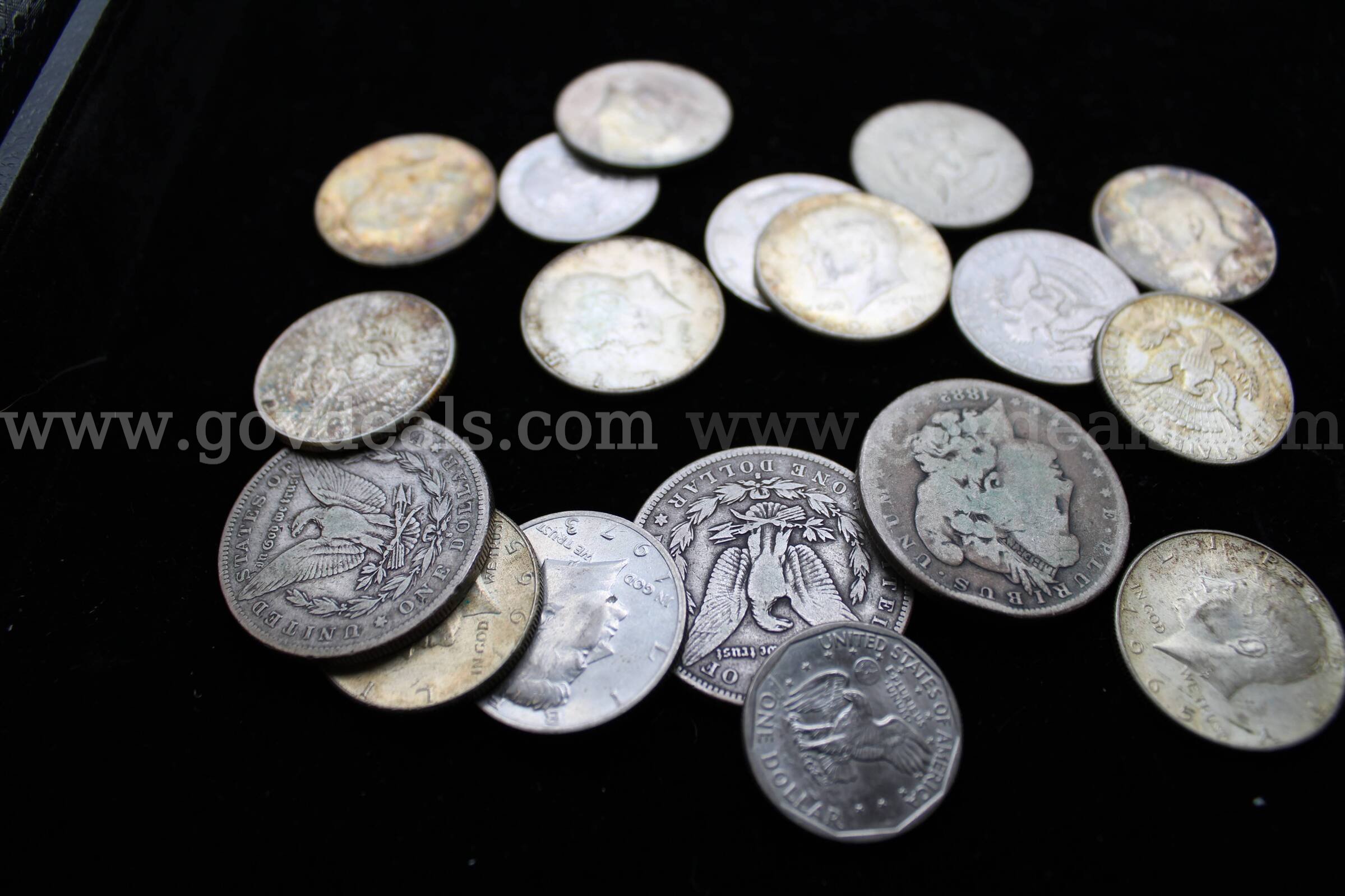 $1 Bill (1)   $1 Coin (5)  Half Dollar Coin (13)   half penny (1)   Government Surplus Auction - Photo #2