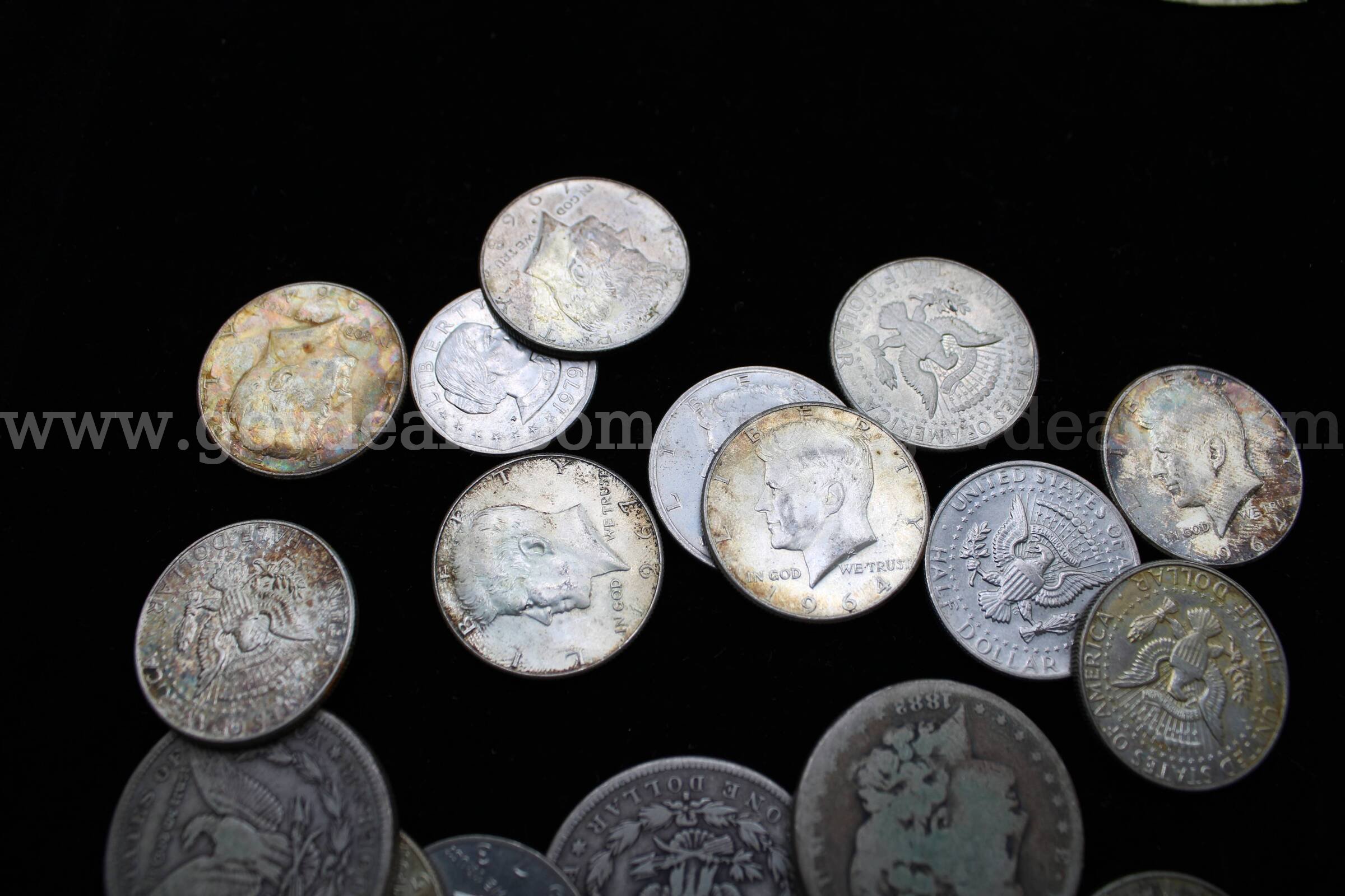 $1 Bill (1)   $1 Coin (5)  Half Dollar Coin (13)   half penny (1)   Government Surplus Auction - Photo #3
