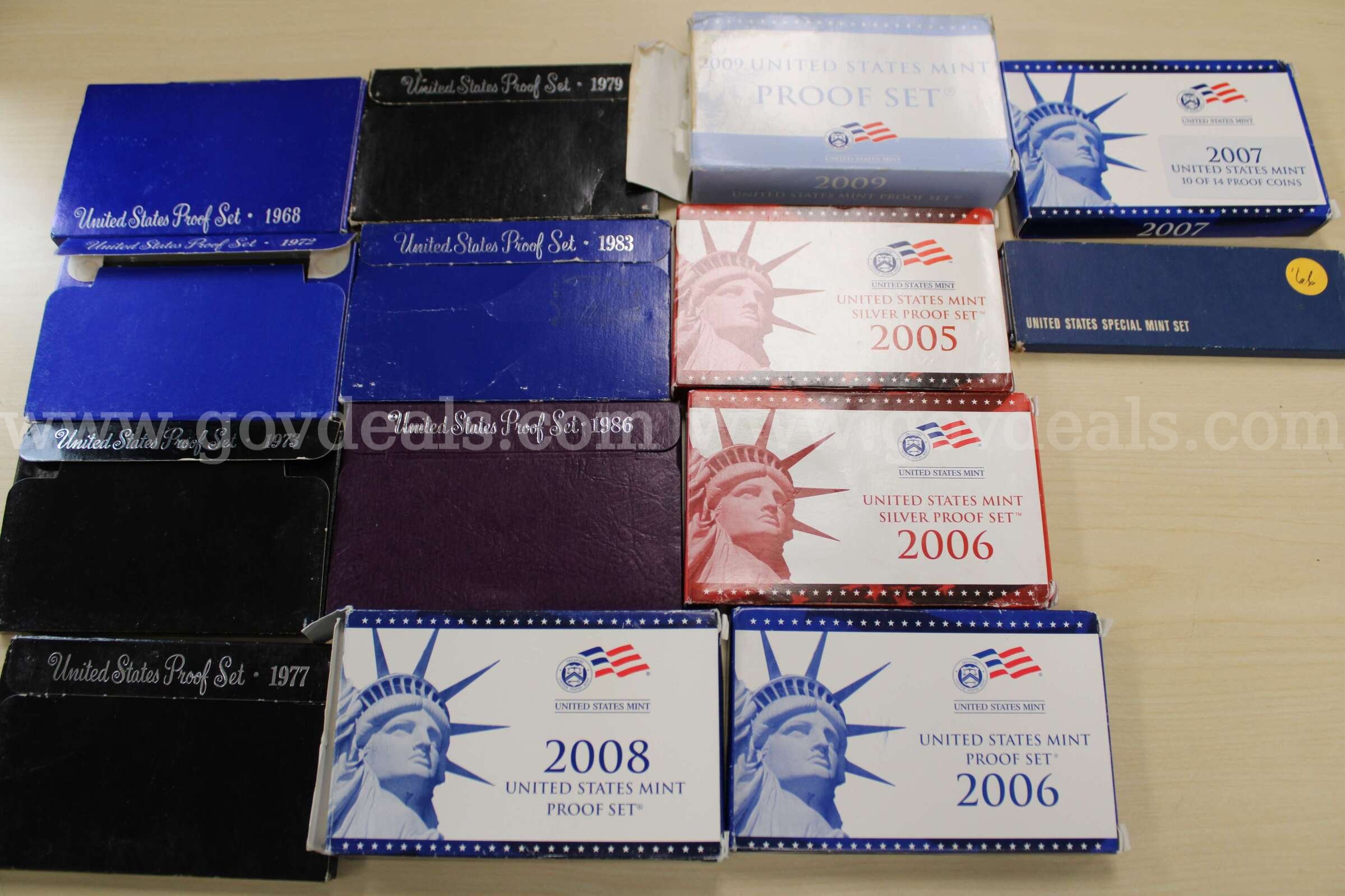 COIN SETS (14)   Government Surplus Auction - Primary Photo