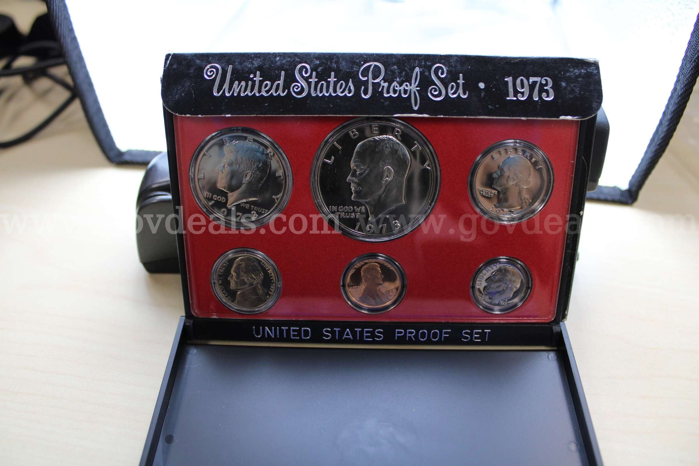 COIN SETS (14)   Government Surplus Auction - Photo #3
