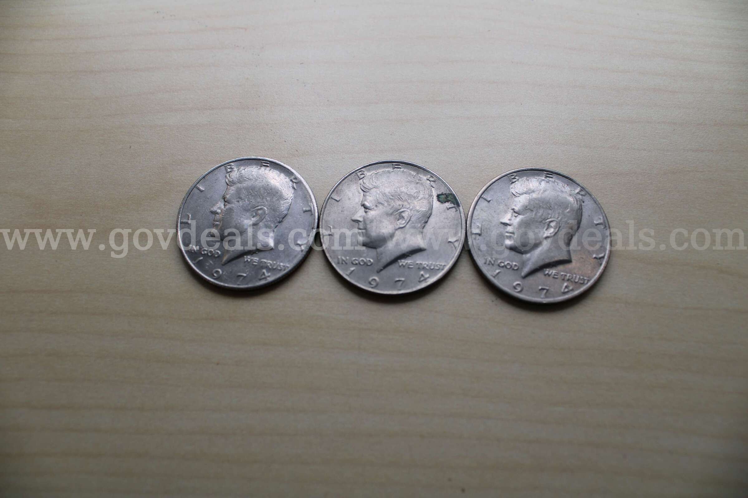 $10 (2); $5 (7); $2 (3); $1 (7); HALF DOLLAR (3)   Government Surplus Auction - Photo #2