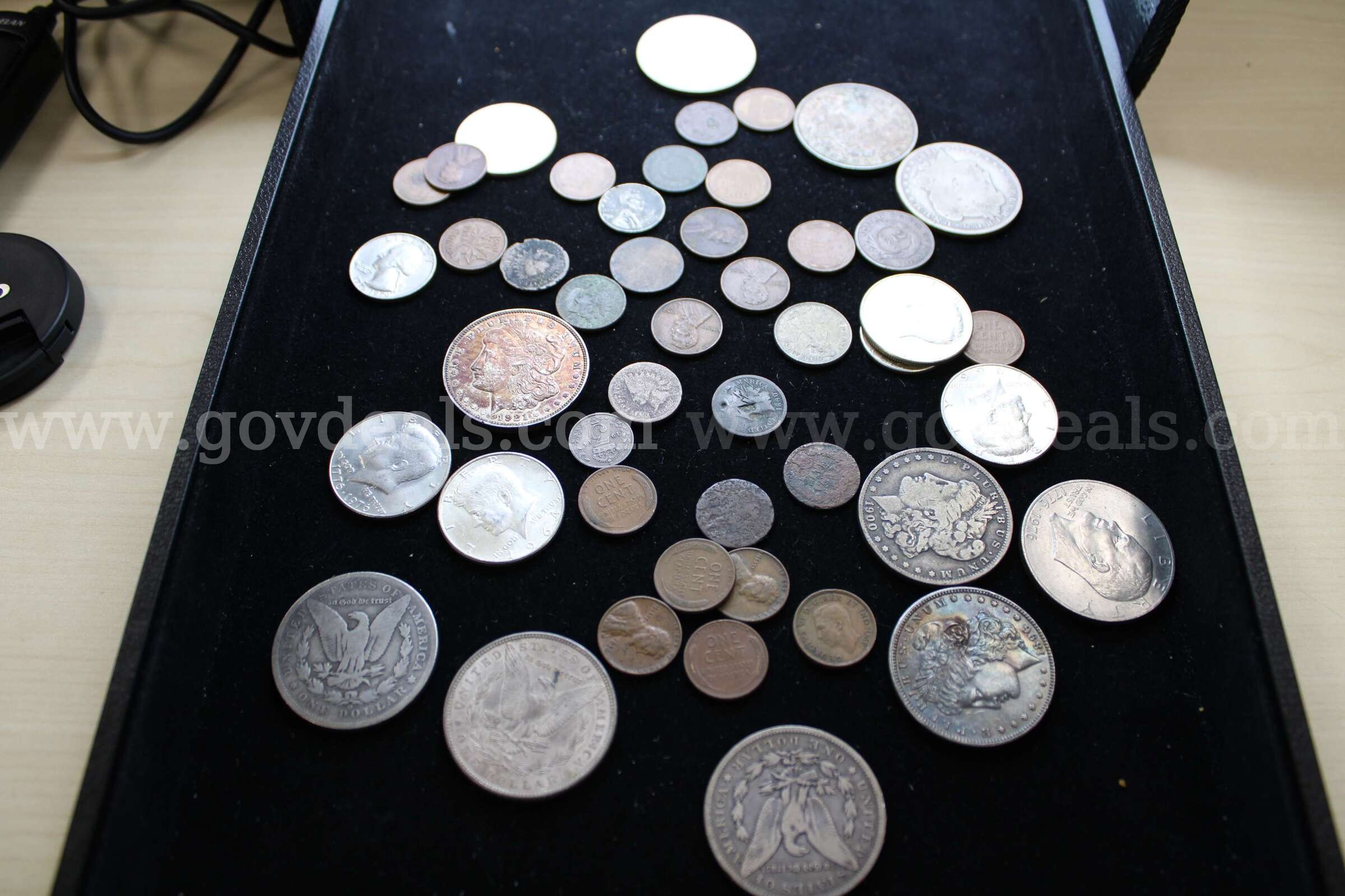 COIN SET (1); $1 BILL (1); $1 COIN (10); HALF DOLLARY (5); QUARTER (2)   Government Surplus Auction - Photo #2