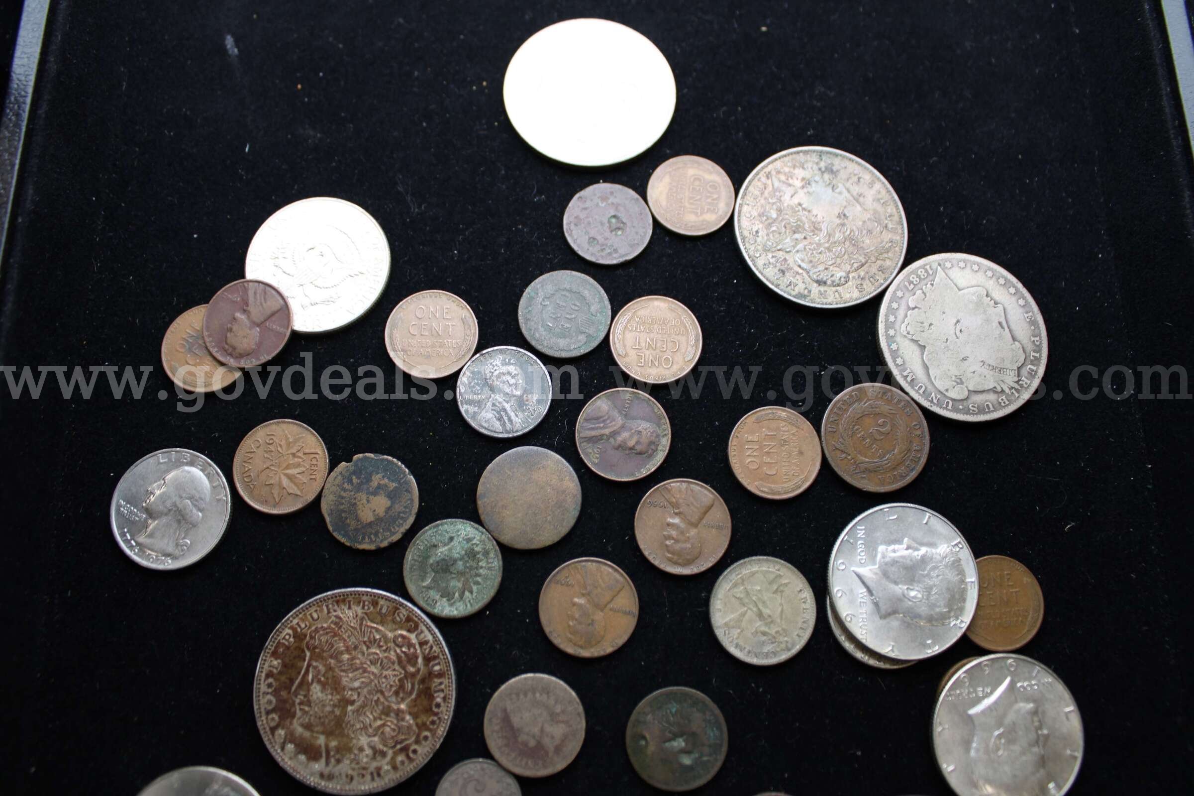 COIN SET (1); $1 BILL (1); $1 COIN (10); HALF DOLLARY (5); QUARTER (2)   Government Surplus Auction - Photo #3