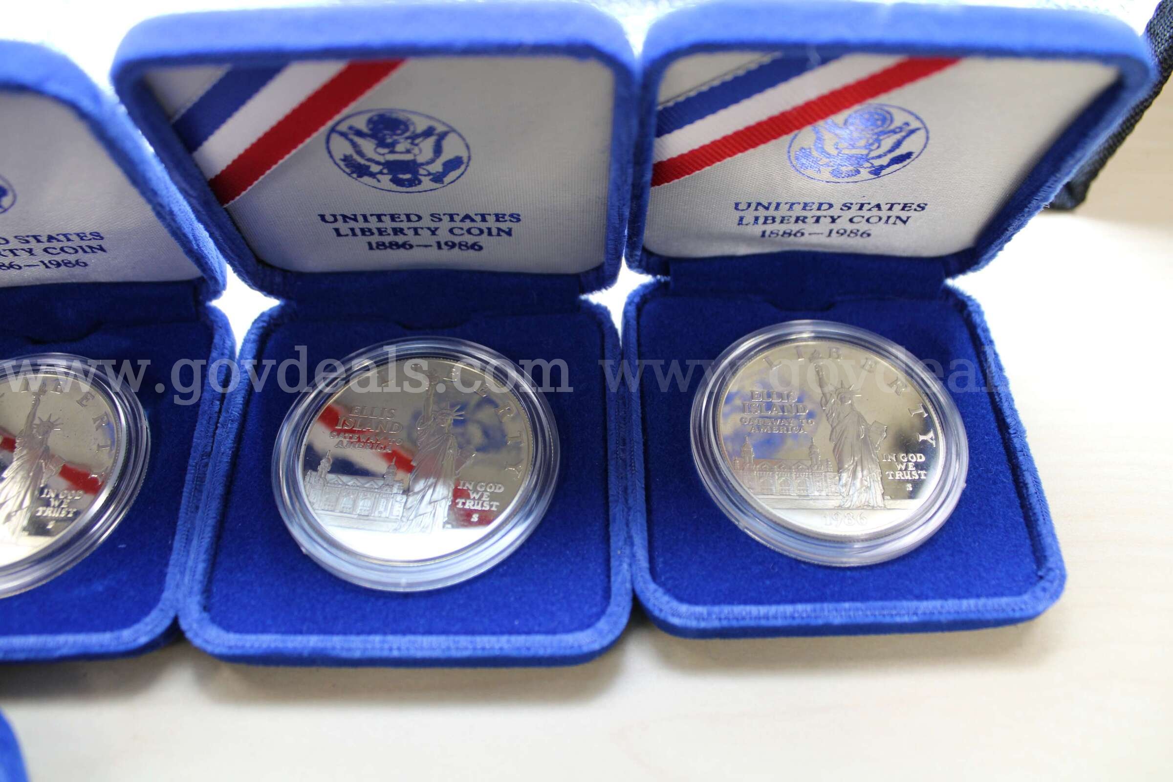 $2 BILL (2); $1 COIN (15); HALF DOLLAR (18); QUARTER (5); DIME (1); PENNY (5)   Government Surplus Auction - Photo #4