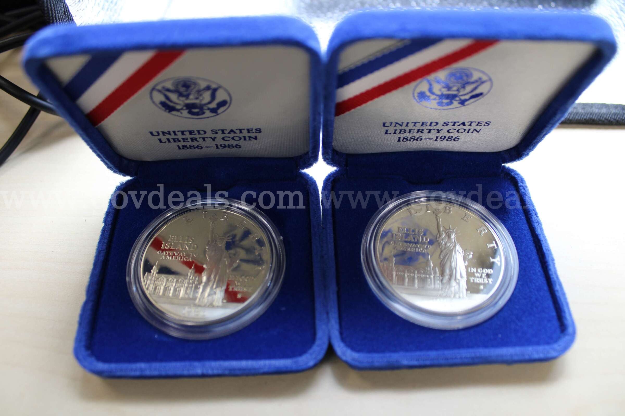 $2 BILL (2); $1 COIN (15); HALF DOLLAR (18); QUARTER (5); DIME (1); PENNY (5)   Government Surplus Auction - Photo #5