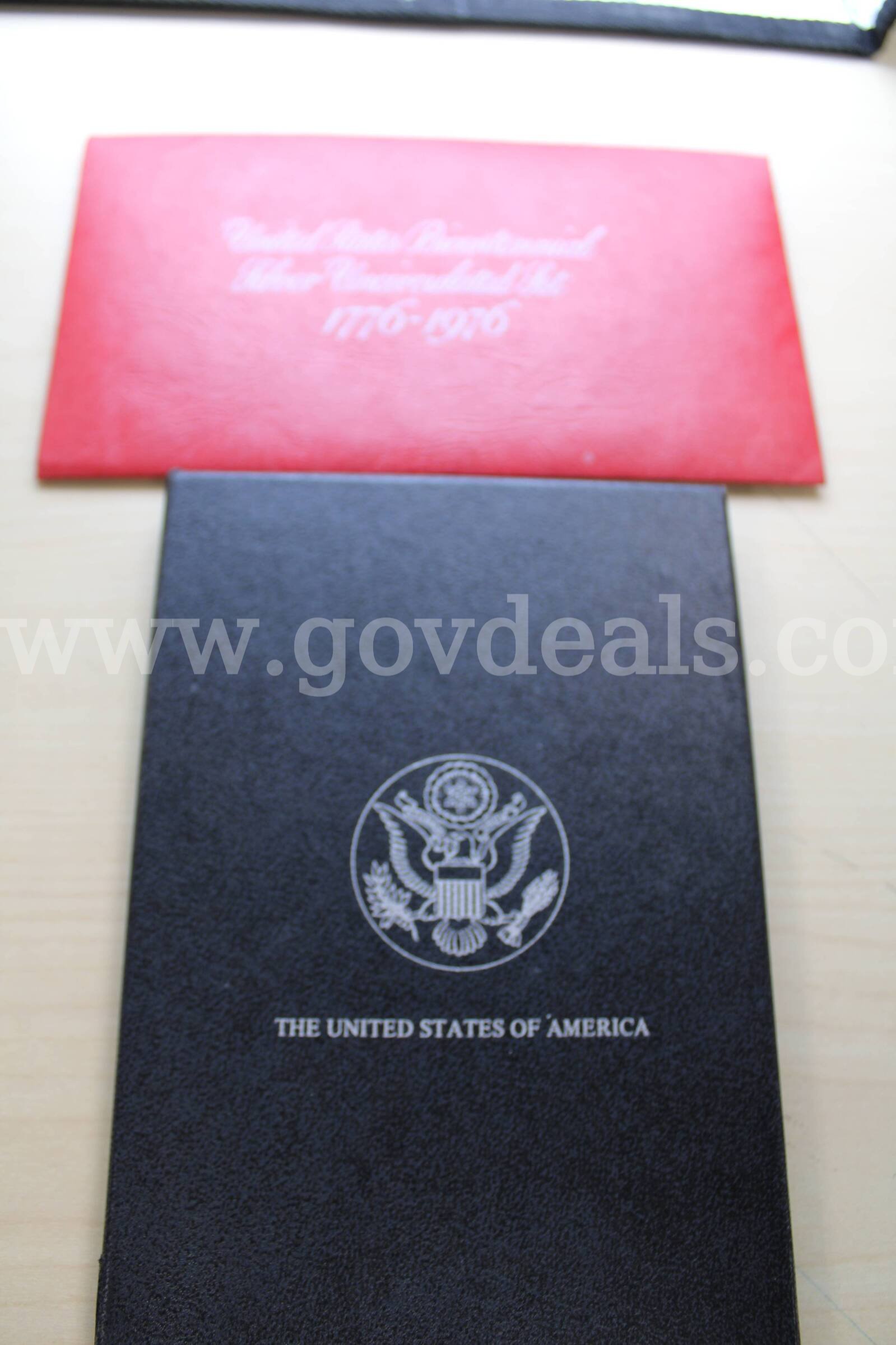 COIN SET (1); $1 COIN (1)   Government Surplus Auction - Primary Photo