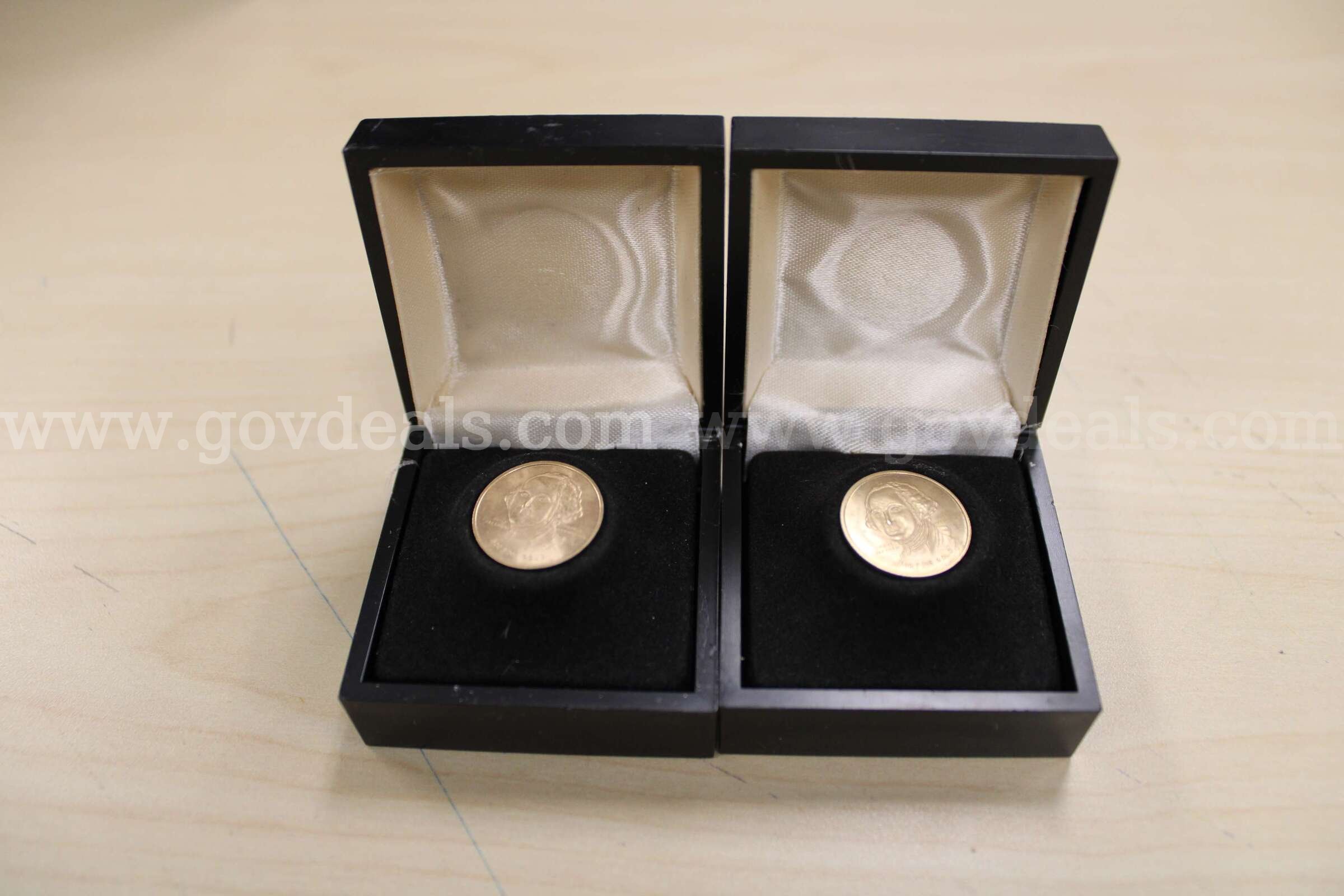 Coins Sets (34)      Collectors Coins (5)   Government Surplus Auction - Photo #4