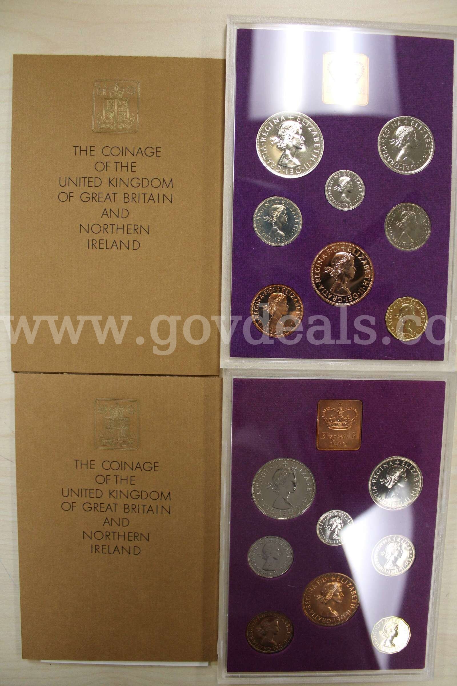 23 FULL IDENTICAL SETS OF GREAT BRITAIN AND IRELAND COINS IN SEALED ACRYLIC CASE Case  Government Surplus Auction - Photo #2