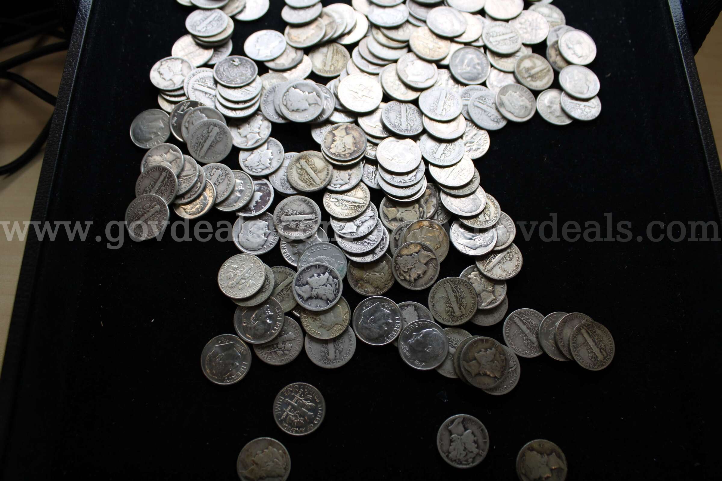 $5.00 BILL (2), $2.00 BILL (1), $1.00 BILL (32), 0.10 COIN (241)  0.05 COIN (23)  241 Government Surplus Auction - Photo #3