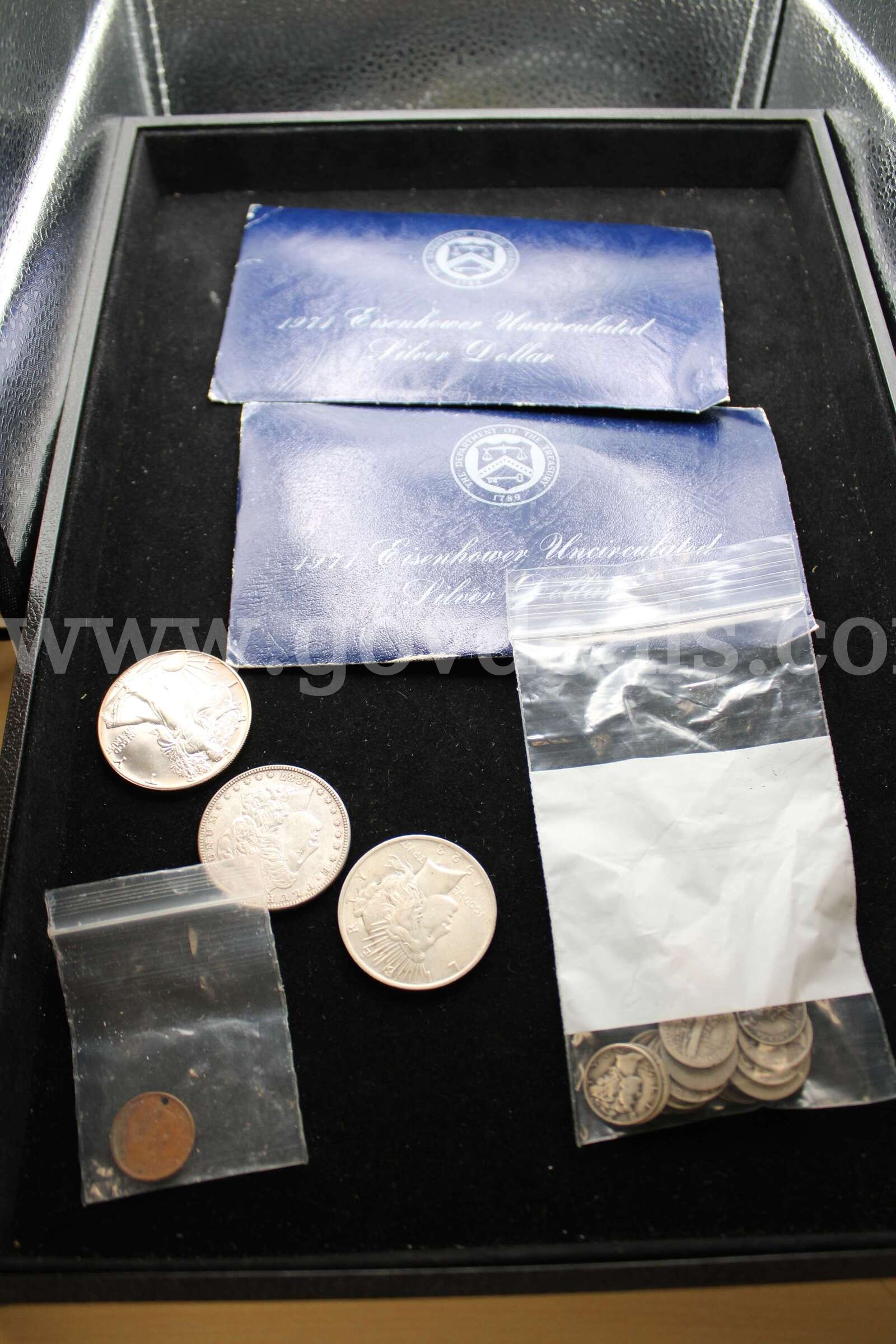 $1.00 COIN (5), 0.10 COIN (14), $0.01 COIN (2), 0.05 COIN (1), FOREIGN COIN (1)   Government Surplus Auction - Primary Photo