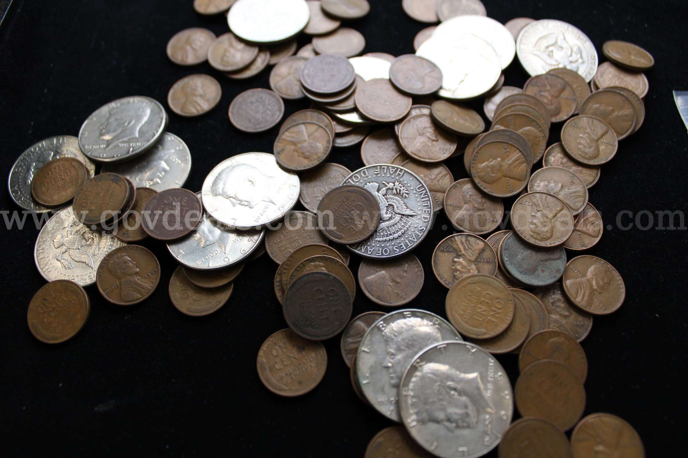 HALF $ (14); DIME (1); PENNY (100); FOREIGN COIN (1)  100 Government Surplus Auction - Photo #2