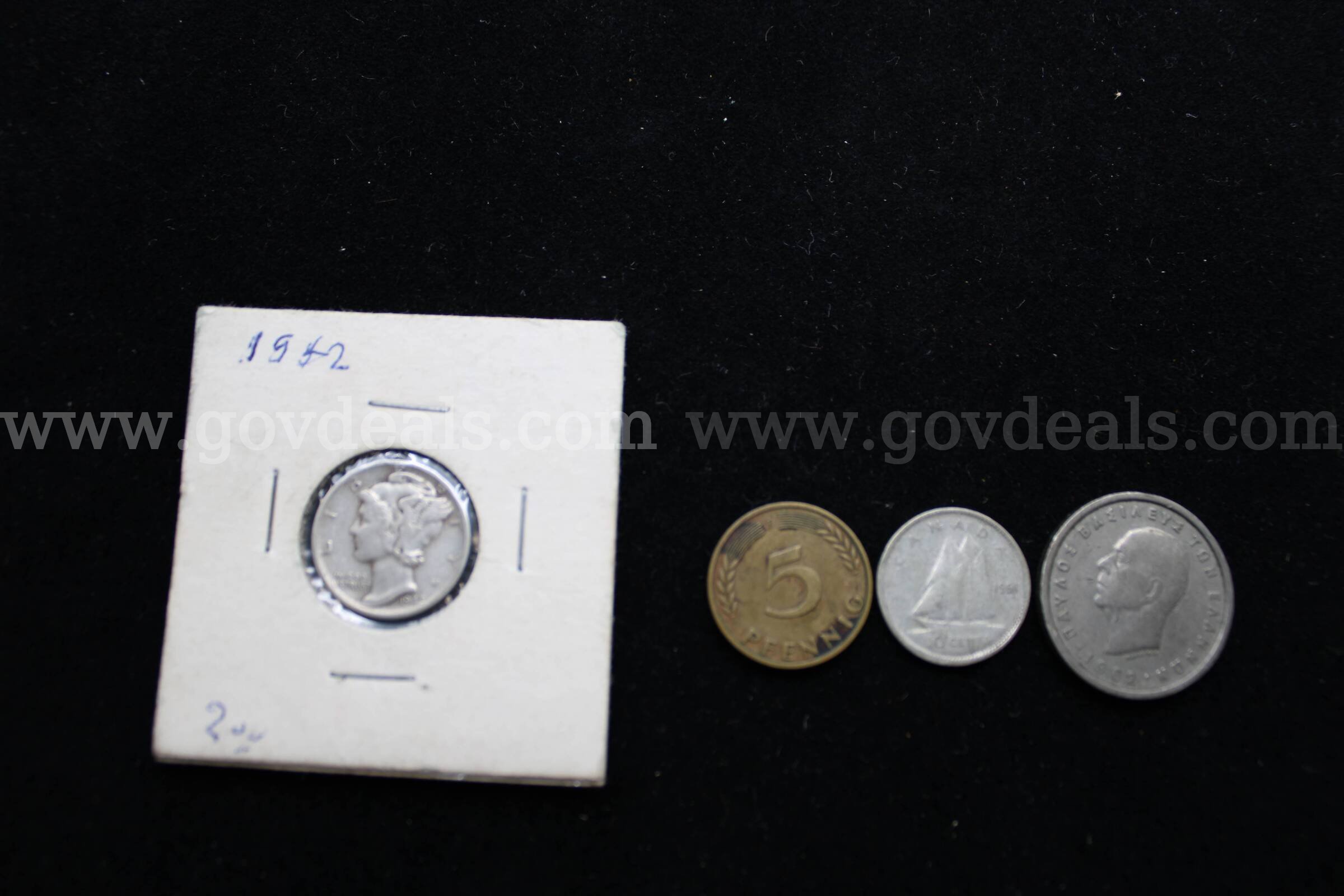 PENNY (405); HALF $ (5); DIMES (682); NICKELS (227); QUARTERS (88); FOREIGN COIN  405 Government Surplus Auction - Photo #4