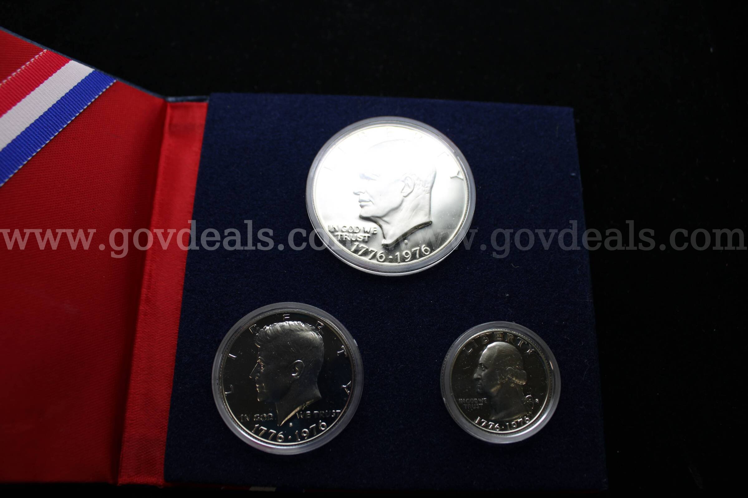 $1 BILL (2); $2 BILL (8); TOKENS ON CORD; QUARTER (1); DIME (2); NICKEL (4); PEN   Government Surplus Auction - Photo #3