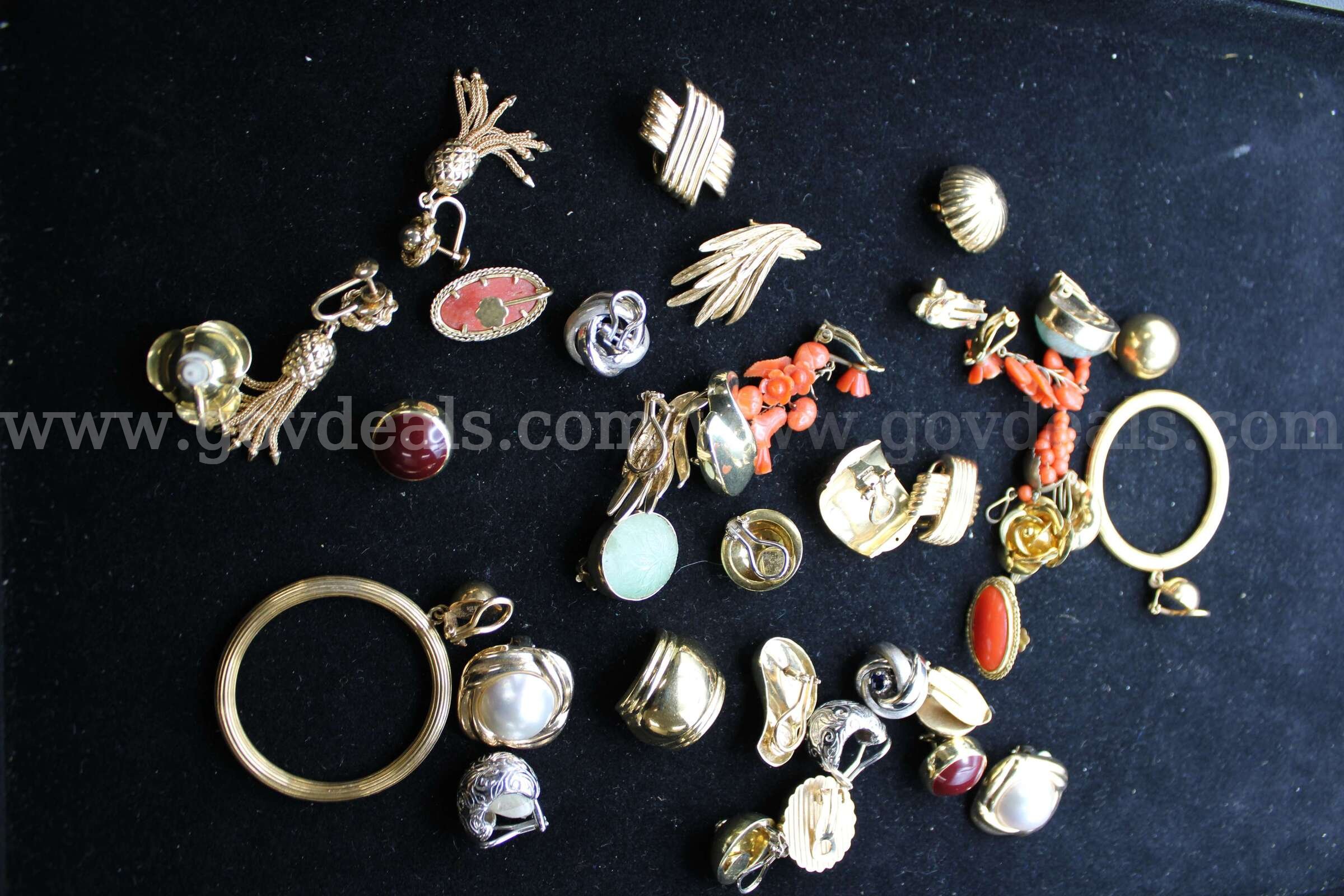 20 Bracelets    22 Necklace    17 Rings   18 Earrings Pairs    1 Single Earring   Government Surplus Auction - Primary Photo
