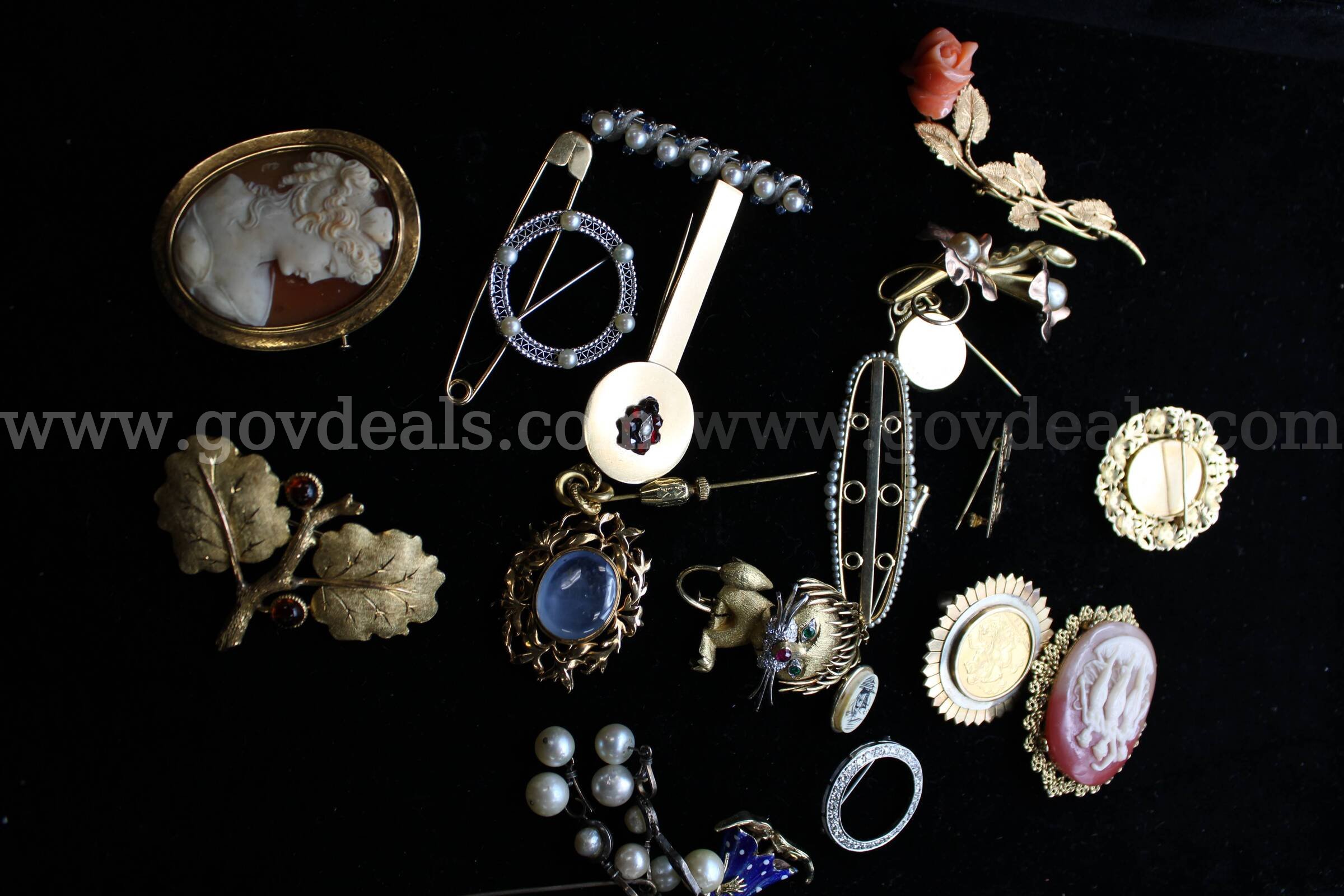 20 Bracelets    22 Necklace    17 Rings   18 Earrings Pairs    1 Single Earring   Government Surplus Auction - Photo #2