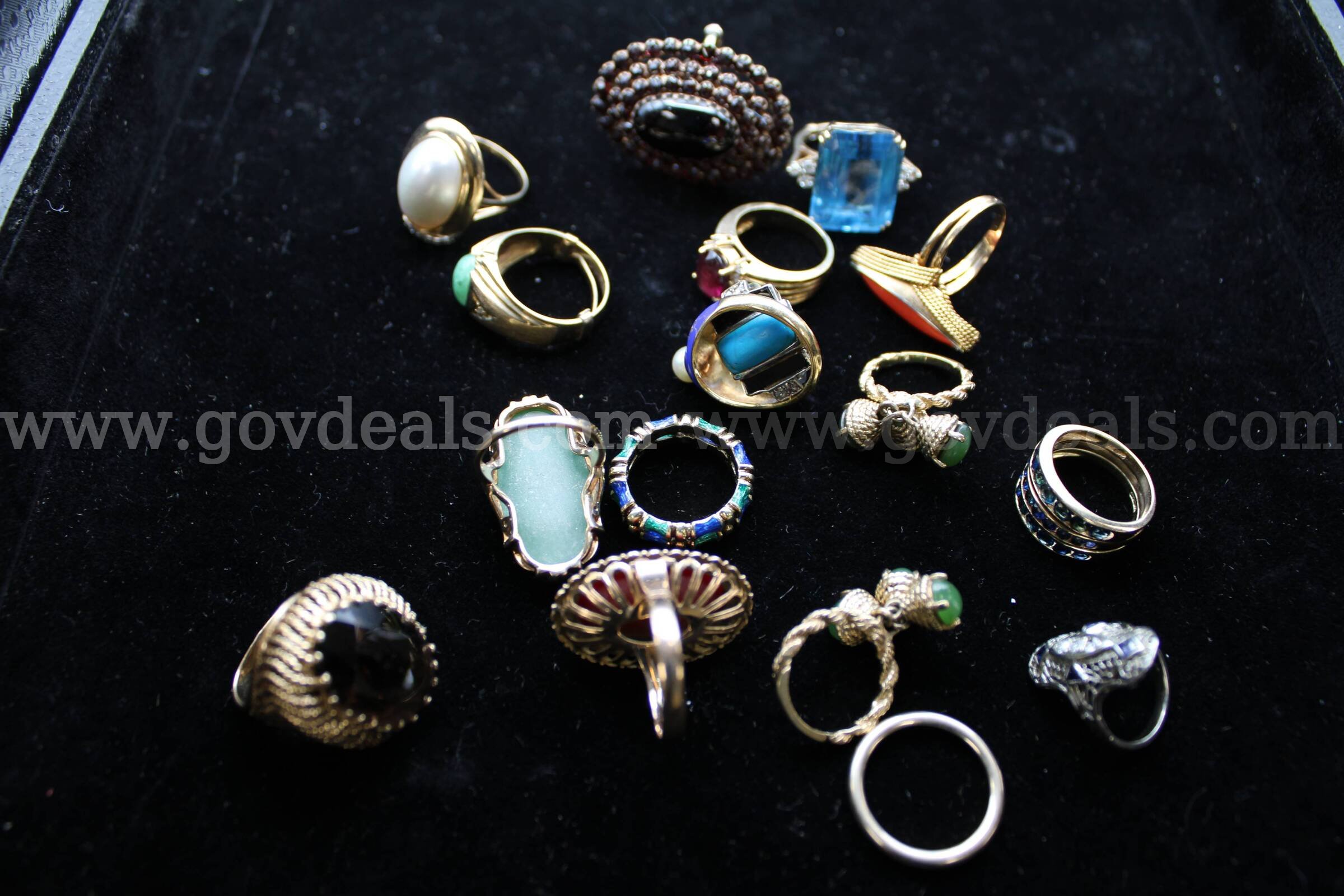 20 Bracelets    22 Necklace    17 Rings   18 Earrings Pairs    1 Single Earring   Government Surplus Auction - Photo #3
