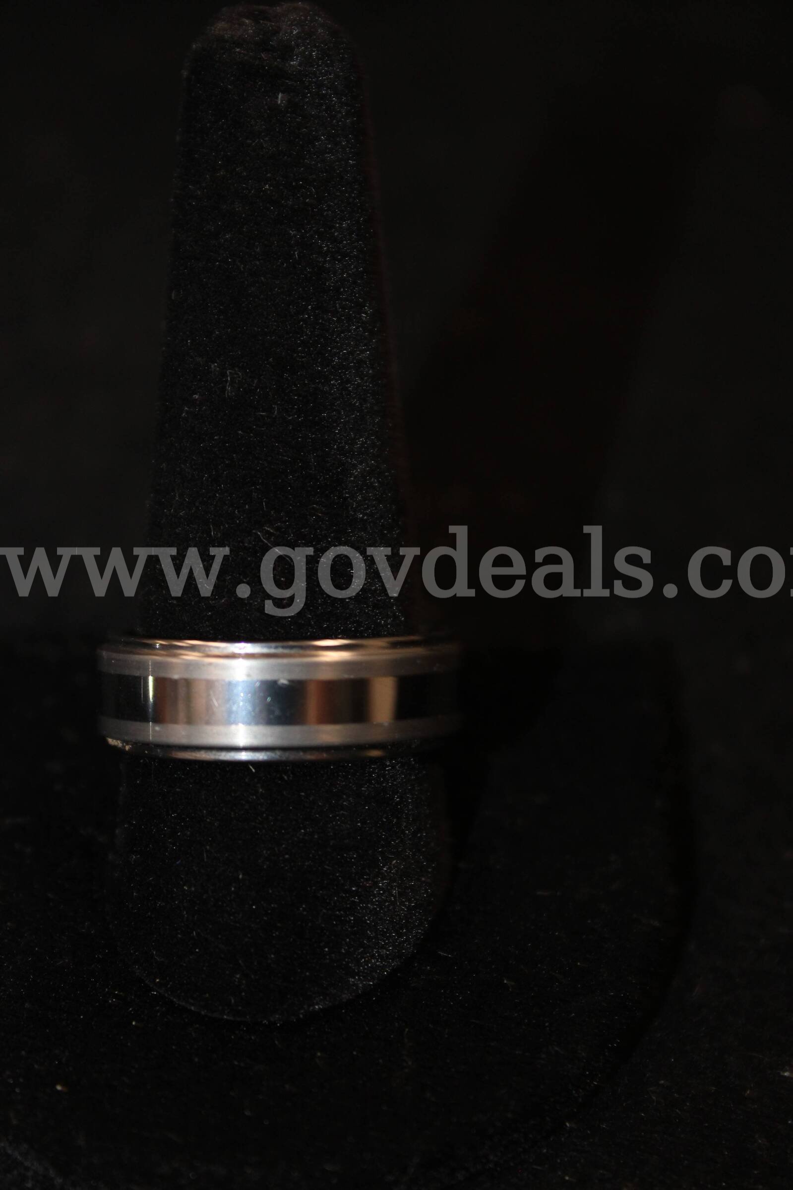 2 Rings   Government Surplus Auction - Photo #2