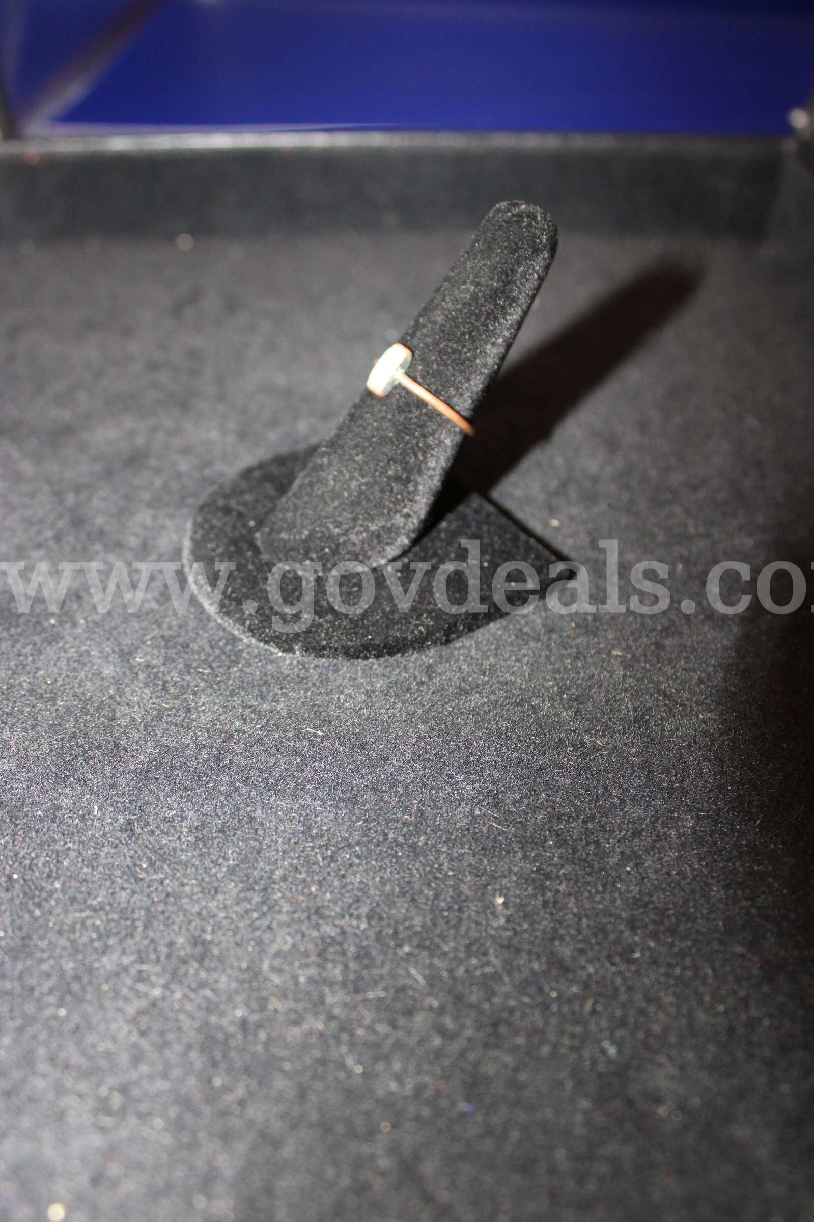 1 Ring   Government Surplus Auction - Photo #2