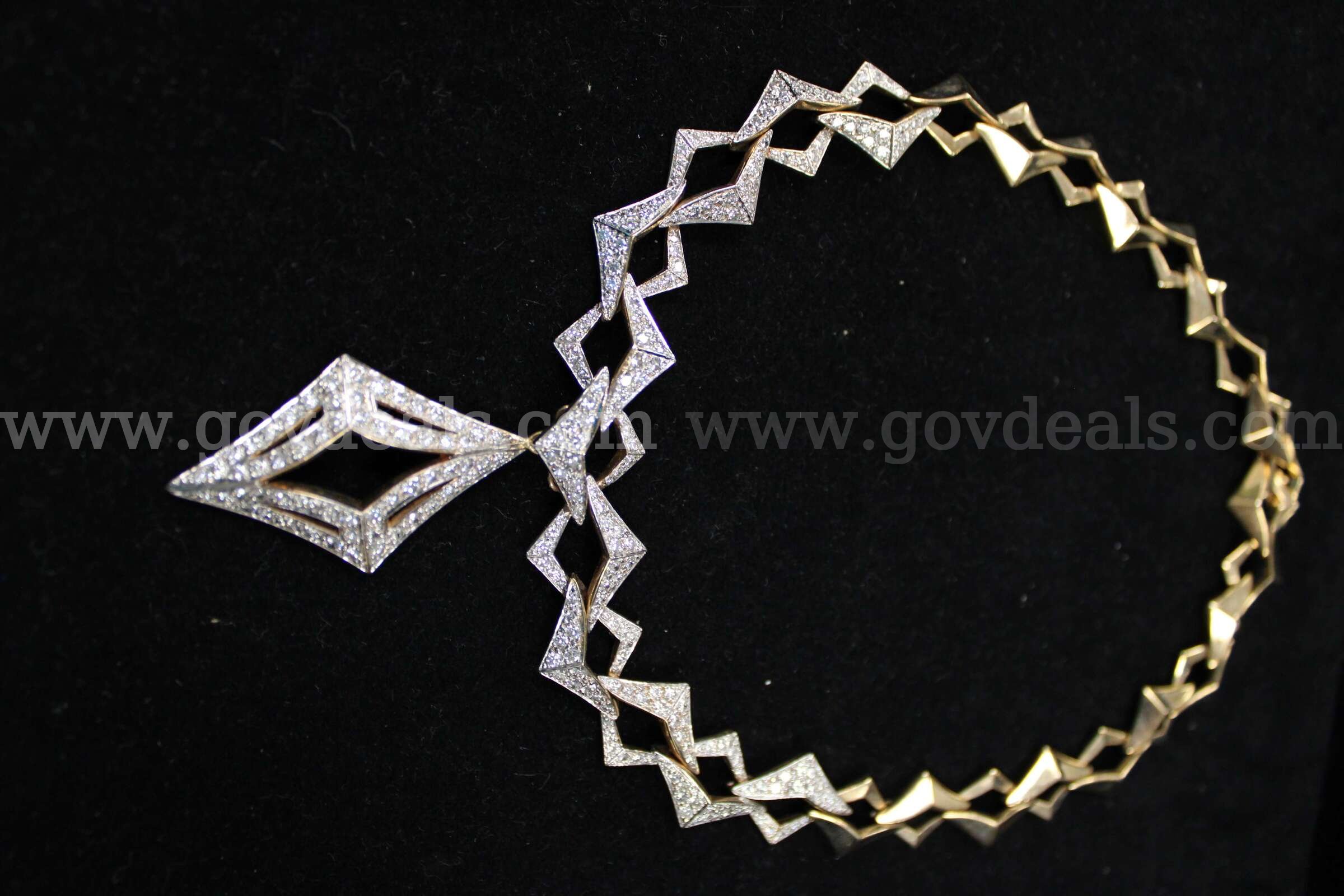 Necklace (1)   Government Surplus Auction - Primary Photo