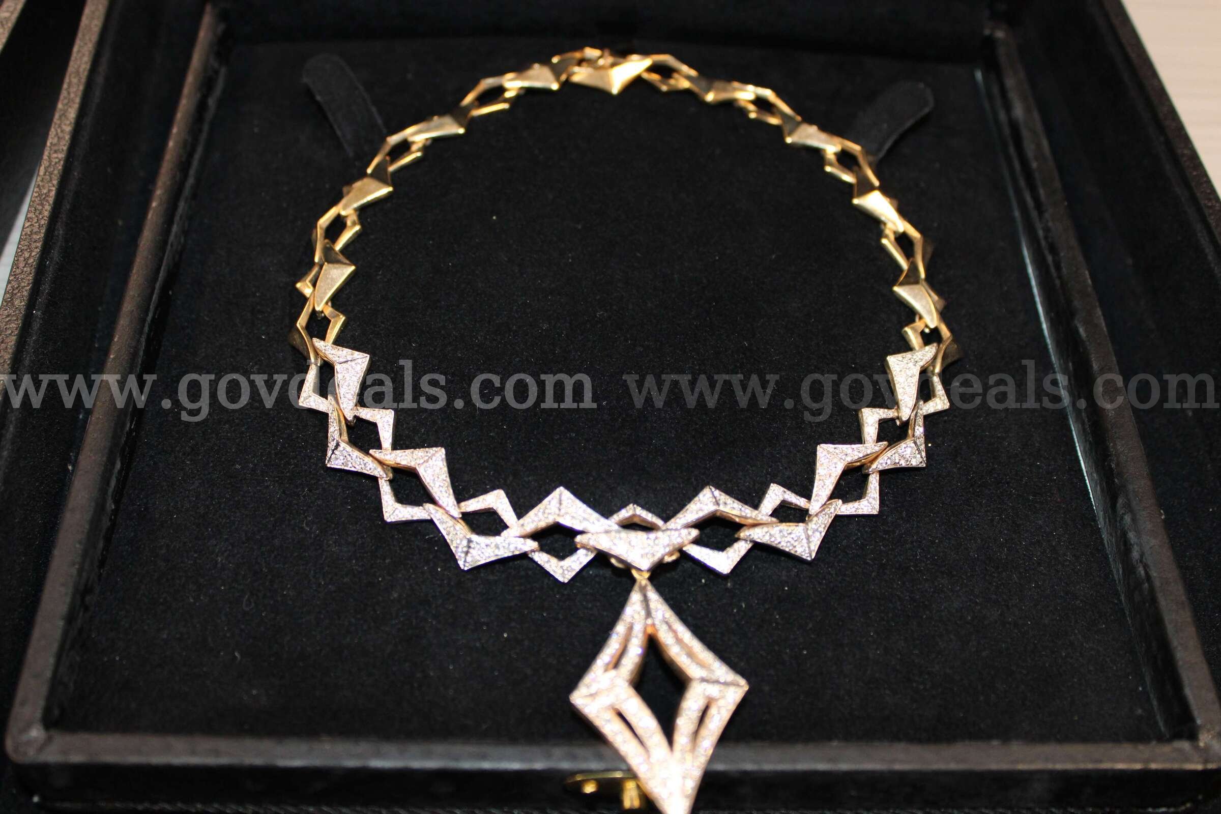 Necklace (1)   Government Surplus Auction - Photo #3