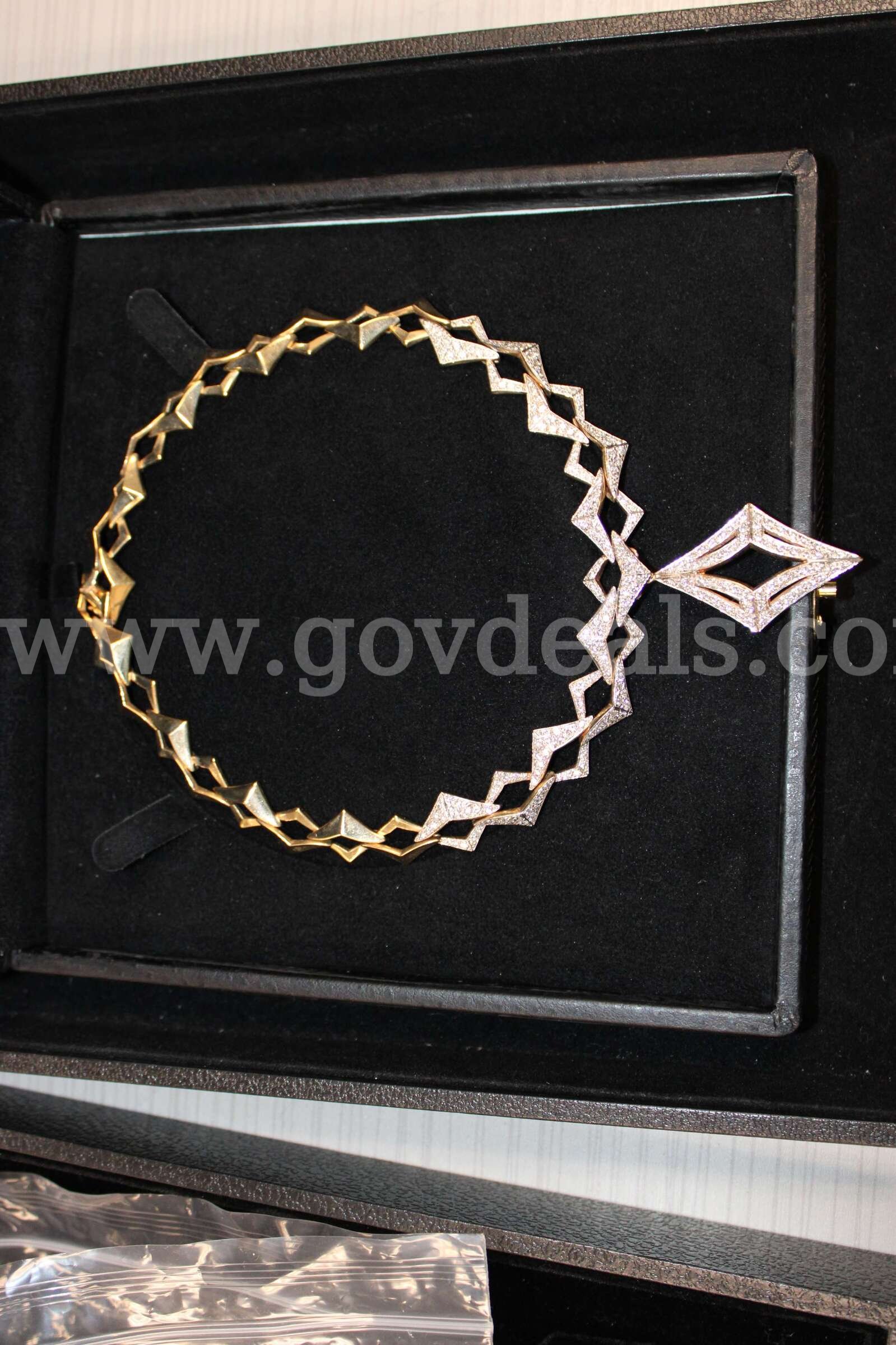 Necklace (1)   Government Surplus Auction - Photo #4