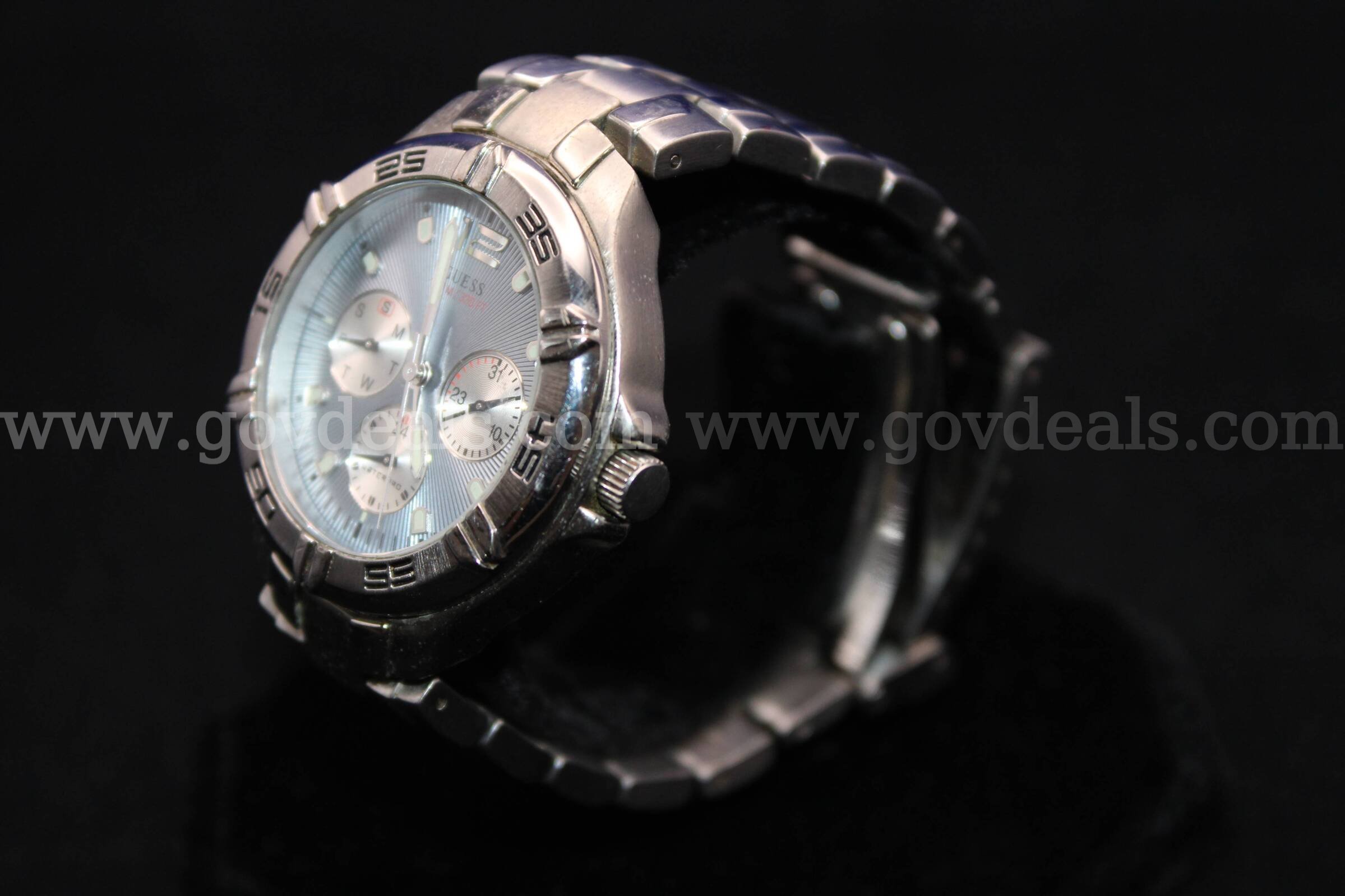 WATCH   Government Surplus Auction - Photo #3