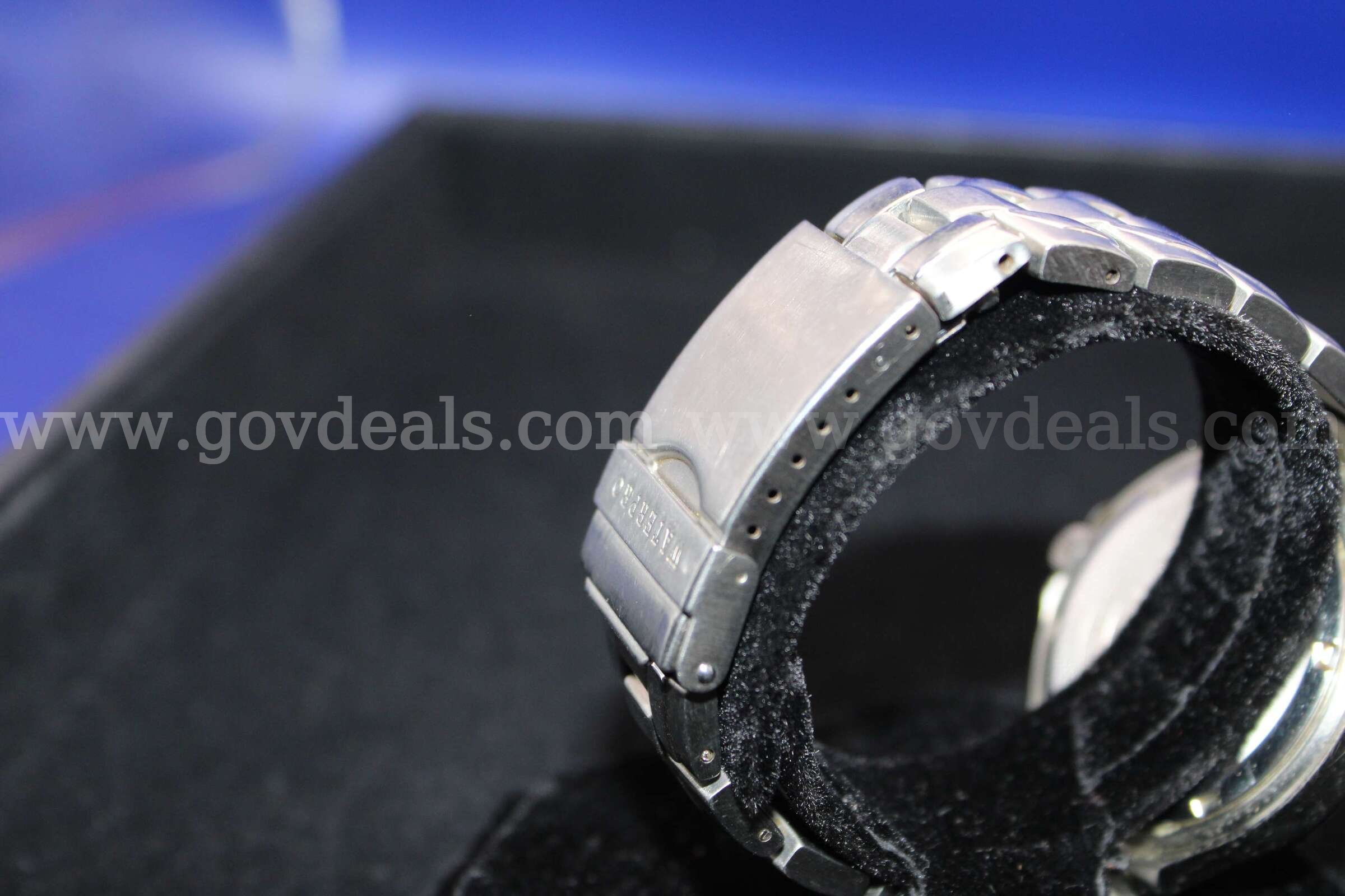 WATCH   Government Surplus Auction - Photo #4