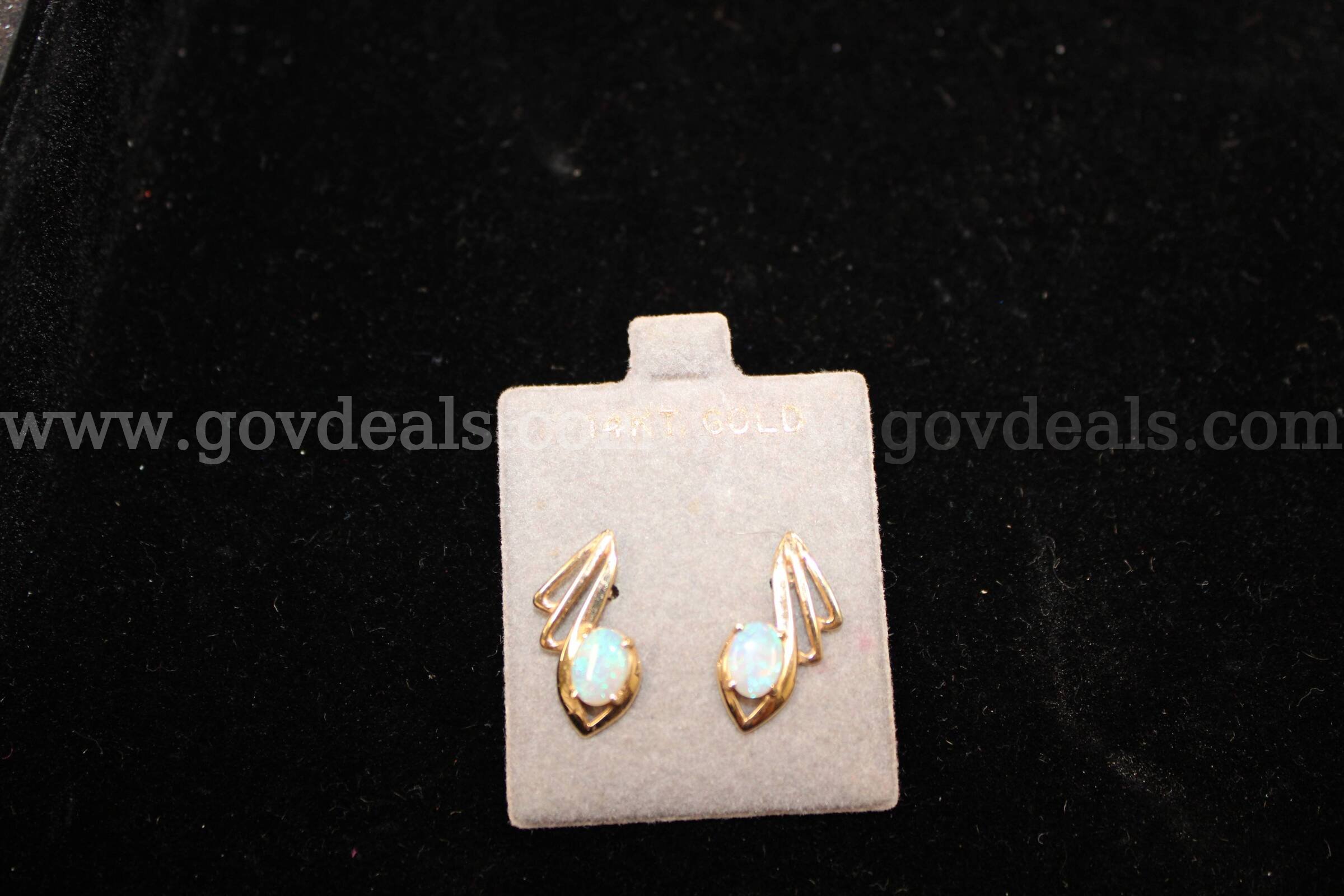 Rings (5)  Earrings Pair (1)  Stick Pin (1) Necklace (1)   Government Surplus Auction - Photo #3