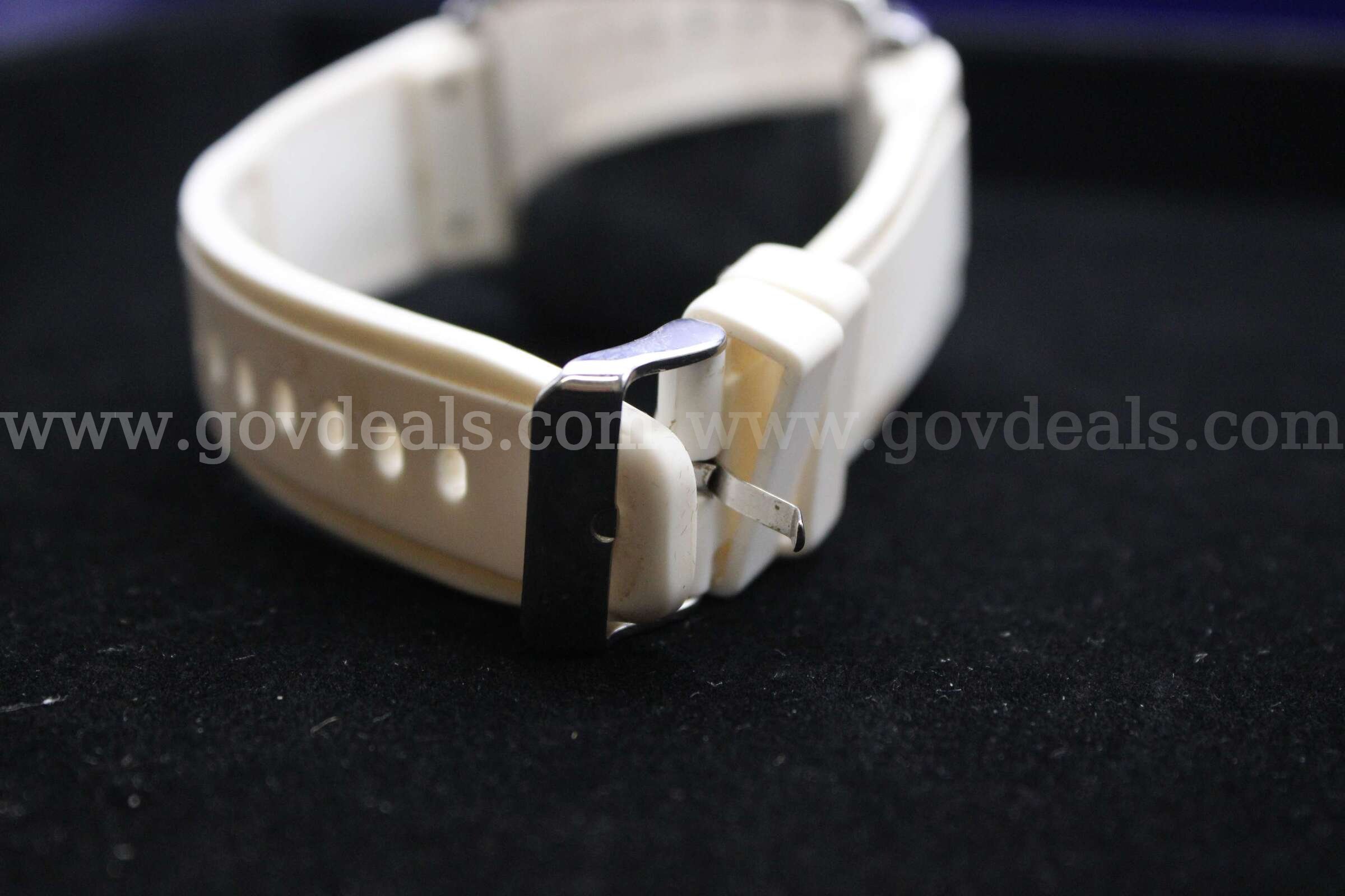 1 Watch   Government Surplus Auction - Photo #6