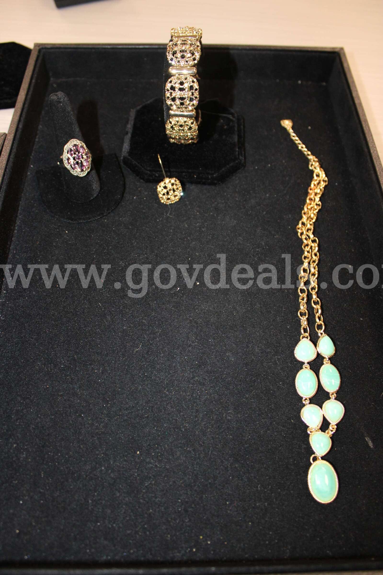 4 PIECES OF JEWELRY TO INCLUDE (1) GOLD BRACELET, (1) GOLD AND TEAL BRACELET (1)   Government Surplus Auction - Primary Photo